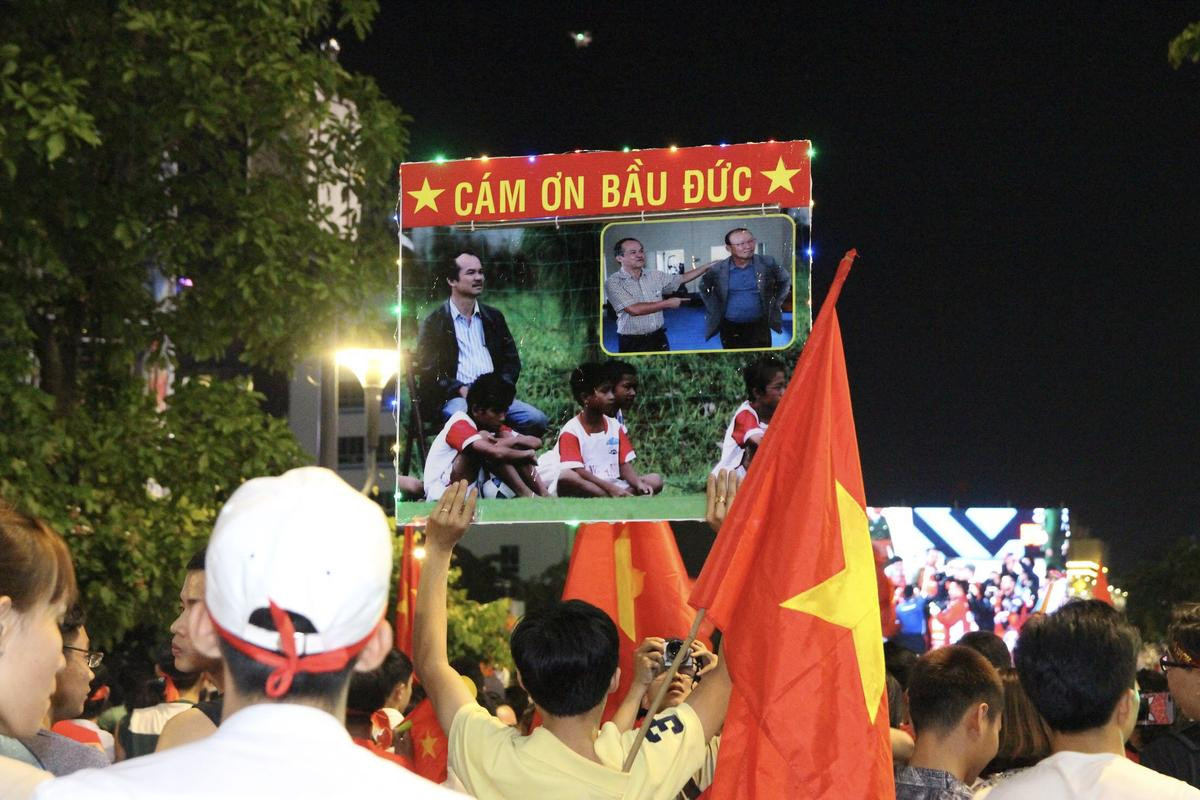 Bầu Đức: 'Sau AFF Cup, tôi muốn bóng đá Việt Nam vươn tầm châu lục' Ảnh 2