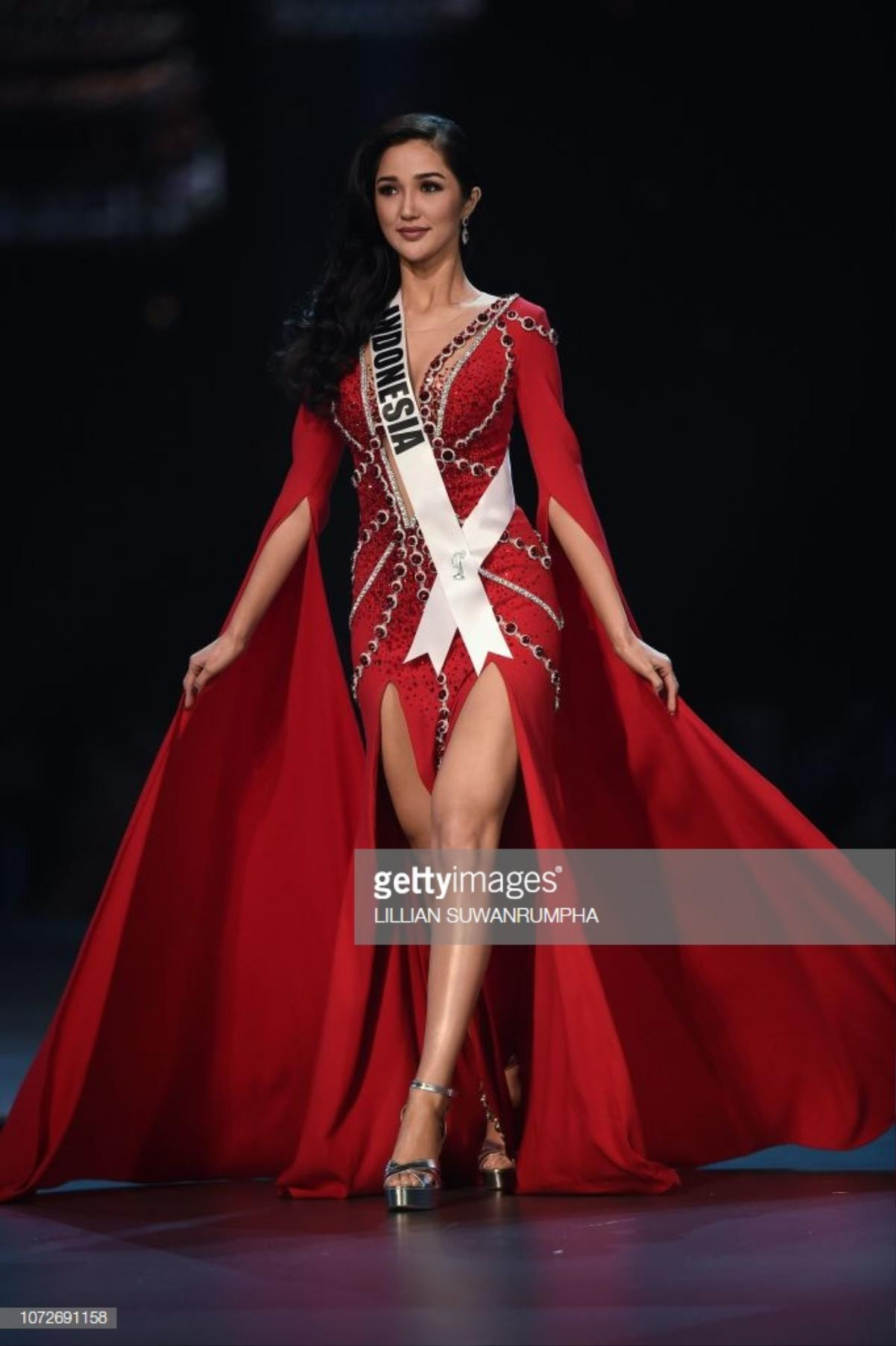 H'Hen Niê hé lộ lý do đại diện Indonesia không bắt tay thí sinh Việt Nam tại chung kết Miss Universe Ảnh 2