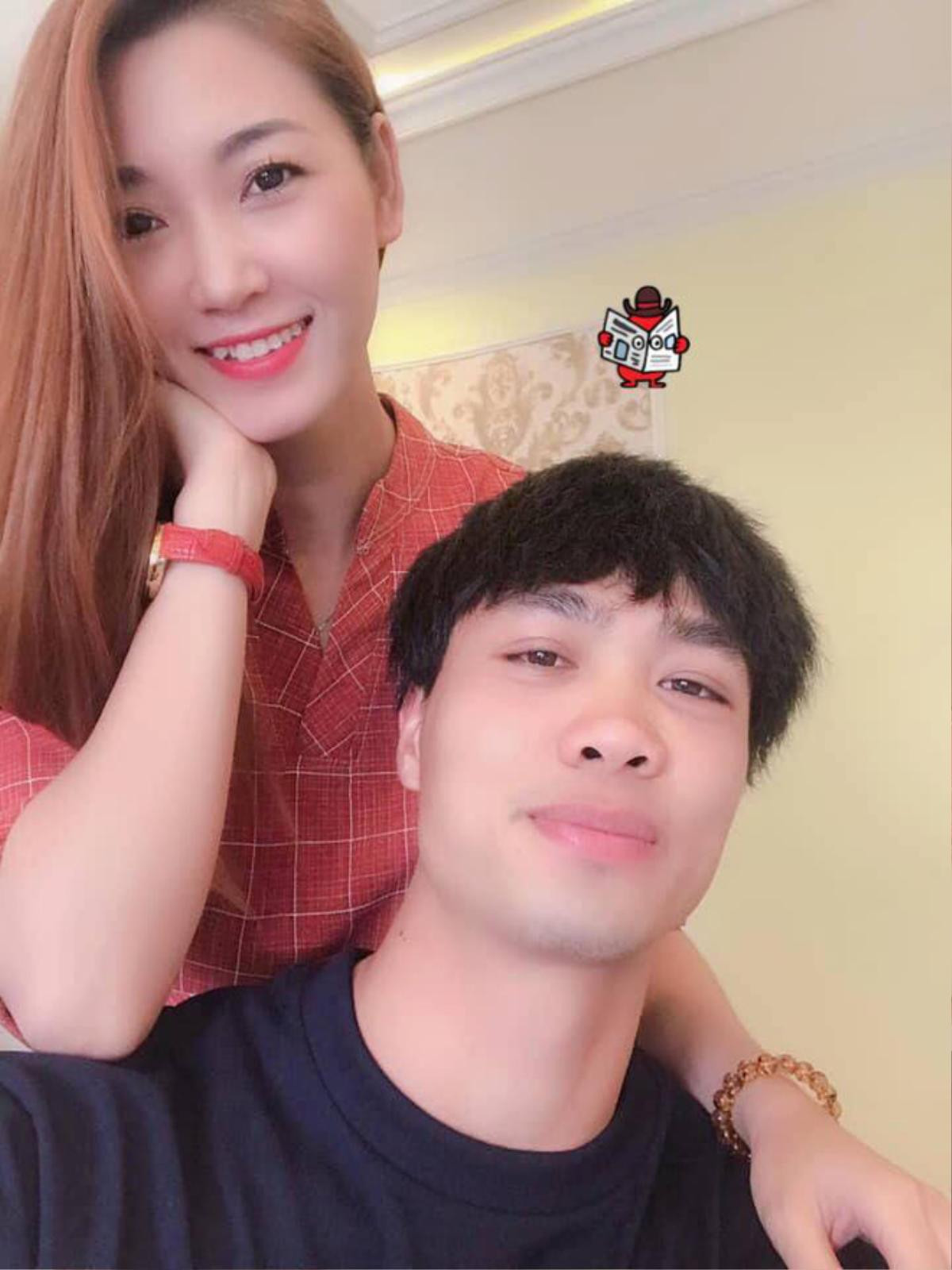 Bị cộng đồng mạng chửi rủa khi chụp hình cùng Công Phượng, cô gái lạ chính thức lên tiếng đính chính Ảnh 2