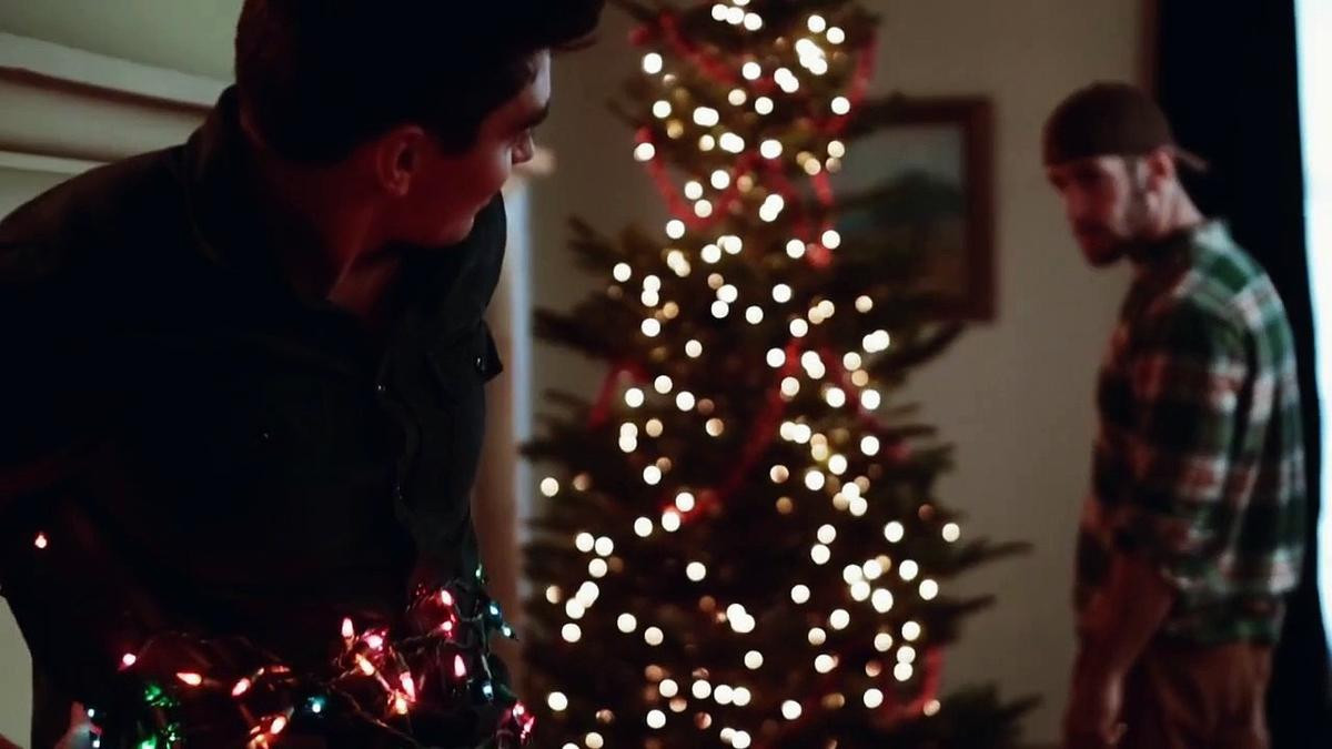 ‘All I want for Christmas is you’: Giây phút ngọt ngào mà mọi chàng gay độc thân đều tìm kiếm khi Giáng sinh về Ảnh 7