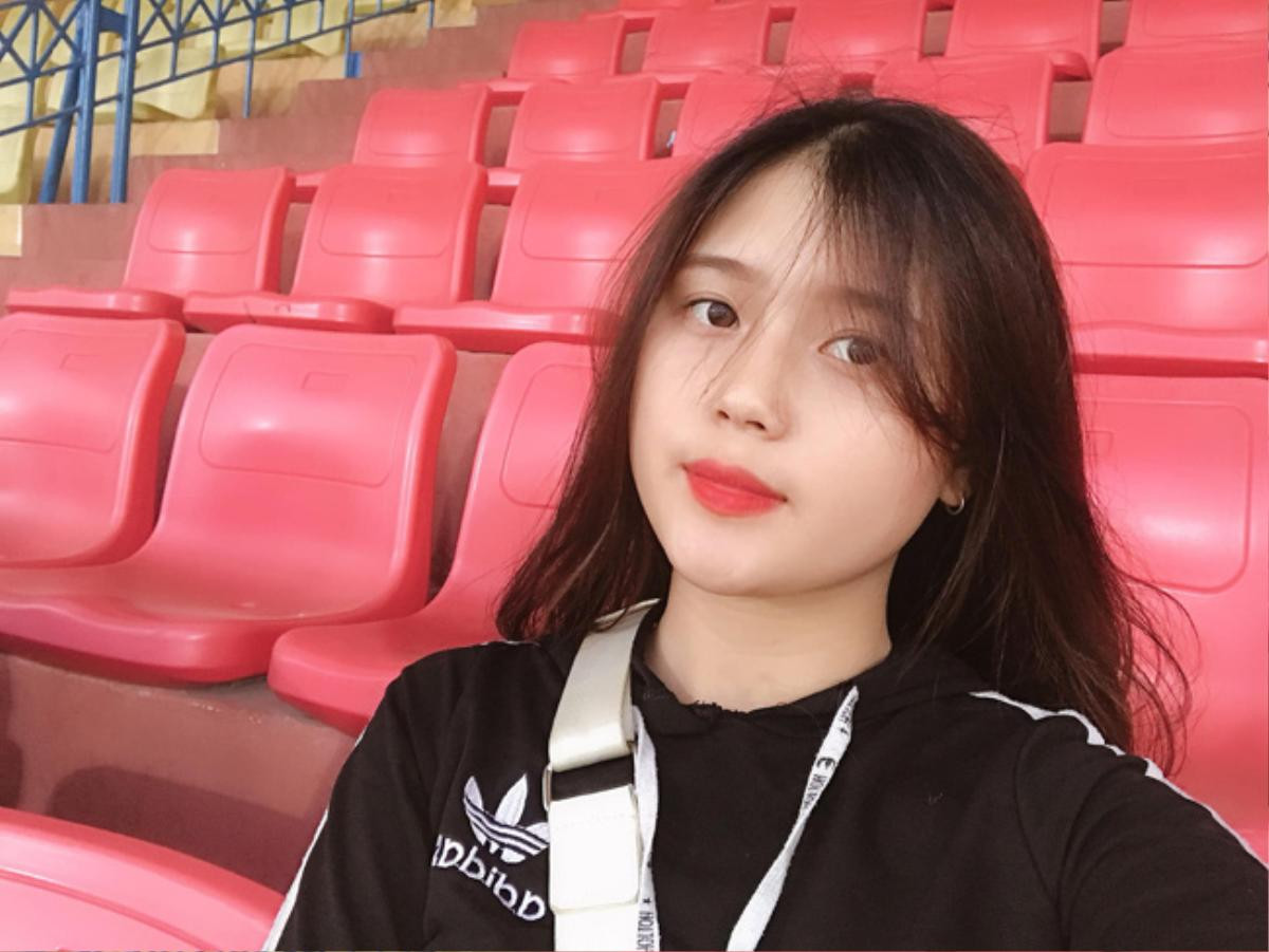 Cận cảnh nhan sắc mĩ miều của bạn gái 'tân binh' mới được triệu tập cho Asian Cup Nguyễn Thành Chung Ảnh 9