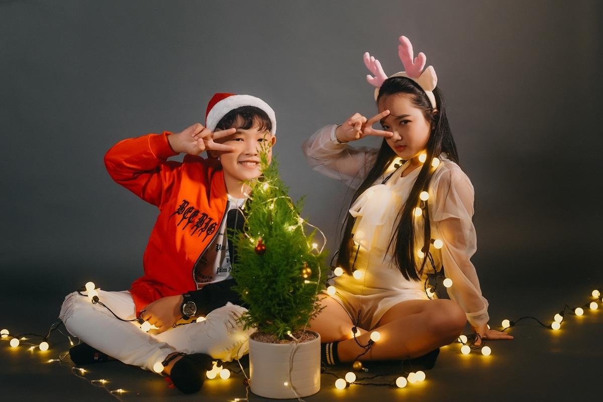 Vũ Cát Tường - Soobin Hoàng Sơn cùng trò cưng Anh Tuấn - Xuân Phương tung bộ ảnh Noel trước thềm Bán kết Ảnh 3