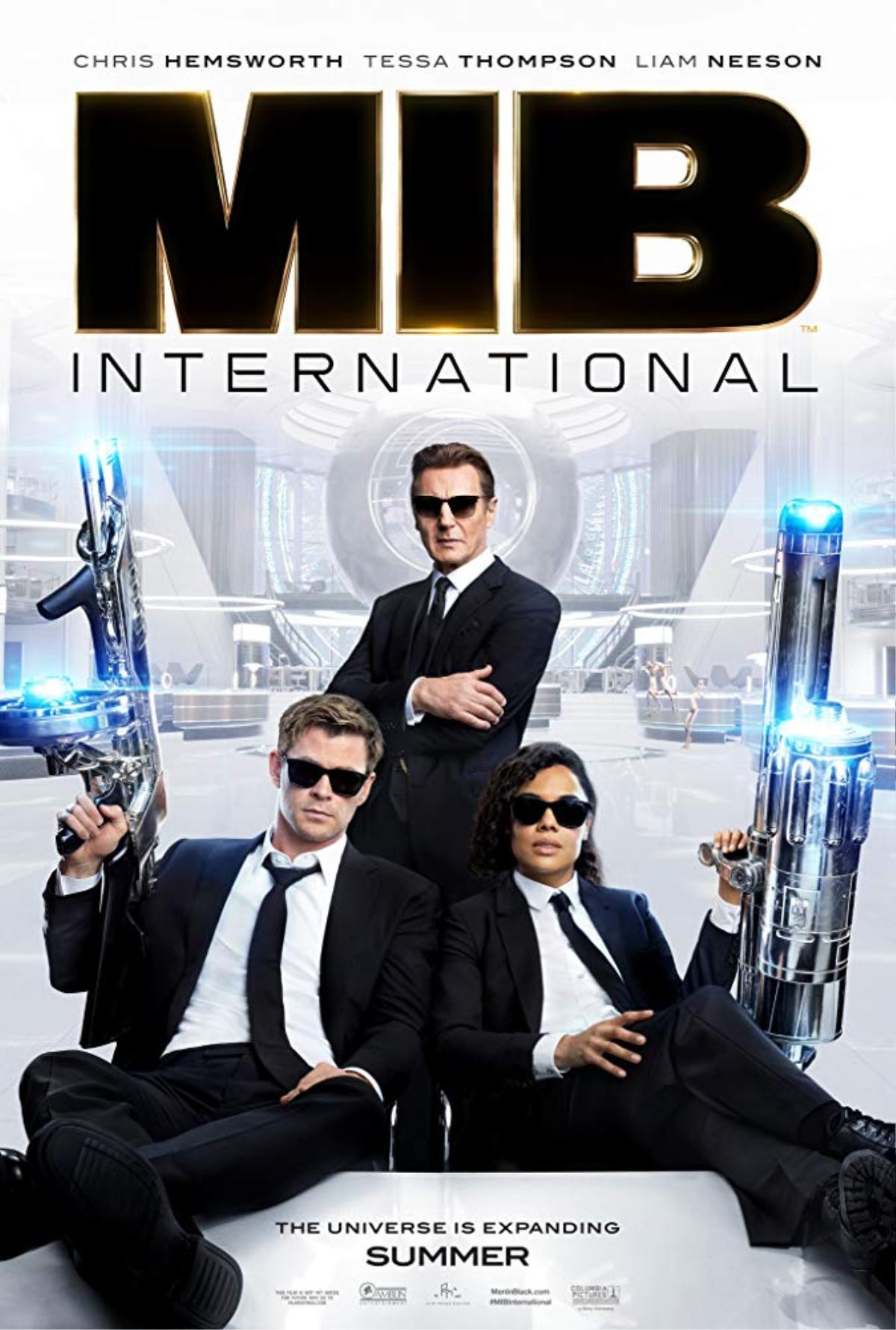 'Cặp đôi Thor' Chris Hemsworth và Tessa Thompson làm điệp viên áo đen trong trailer mới của 'Men in Black: International' Ảnh 1