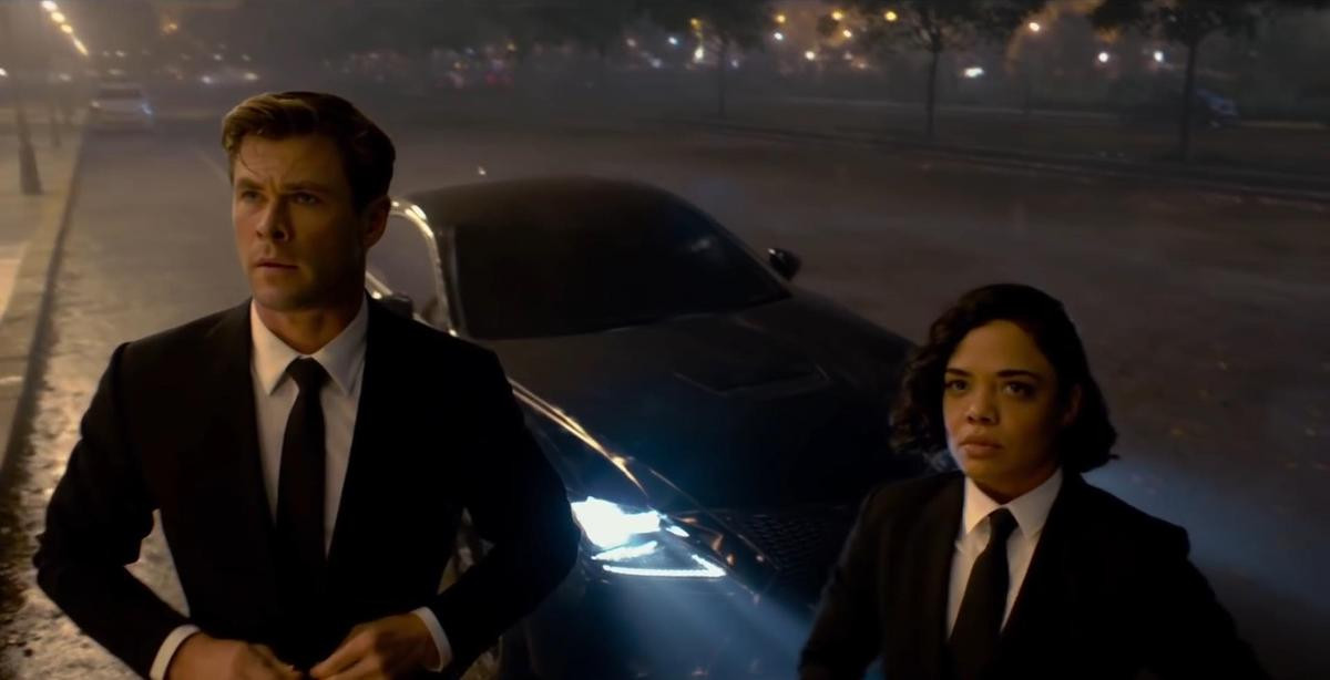 'Cặp đôi Thor' Chris Hemsworth và Tessa Thompson làm điệp viên áo đen trong trailer mới của 'Men in Black: International' Ảnh 2