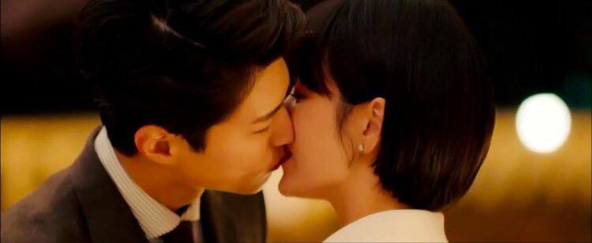 Kiss-scene Park Bo Gum - Song Hye Kyo bị chê thiếu 'chemistry', Song Joong Ki và Lee Kwang Soo lại được điểm mặt Ảnh 3