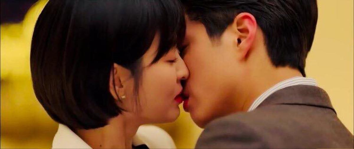 Kiss-scene Park Bo Gum - Song Hye Kyo bị chê thiếu 'chemistry', Song Joong Ki và Lee Kwang Soo lại được điểm mặt Ảnh 4