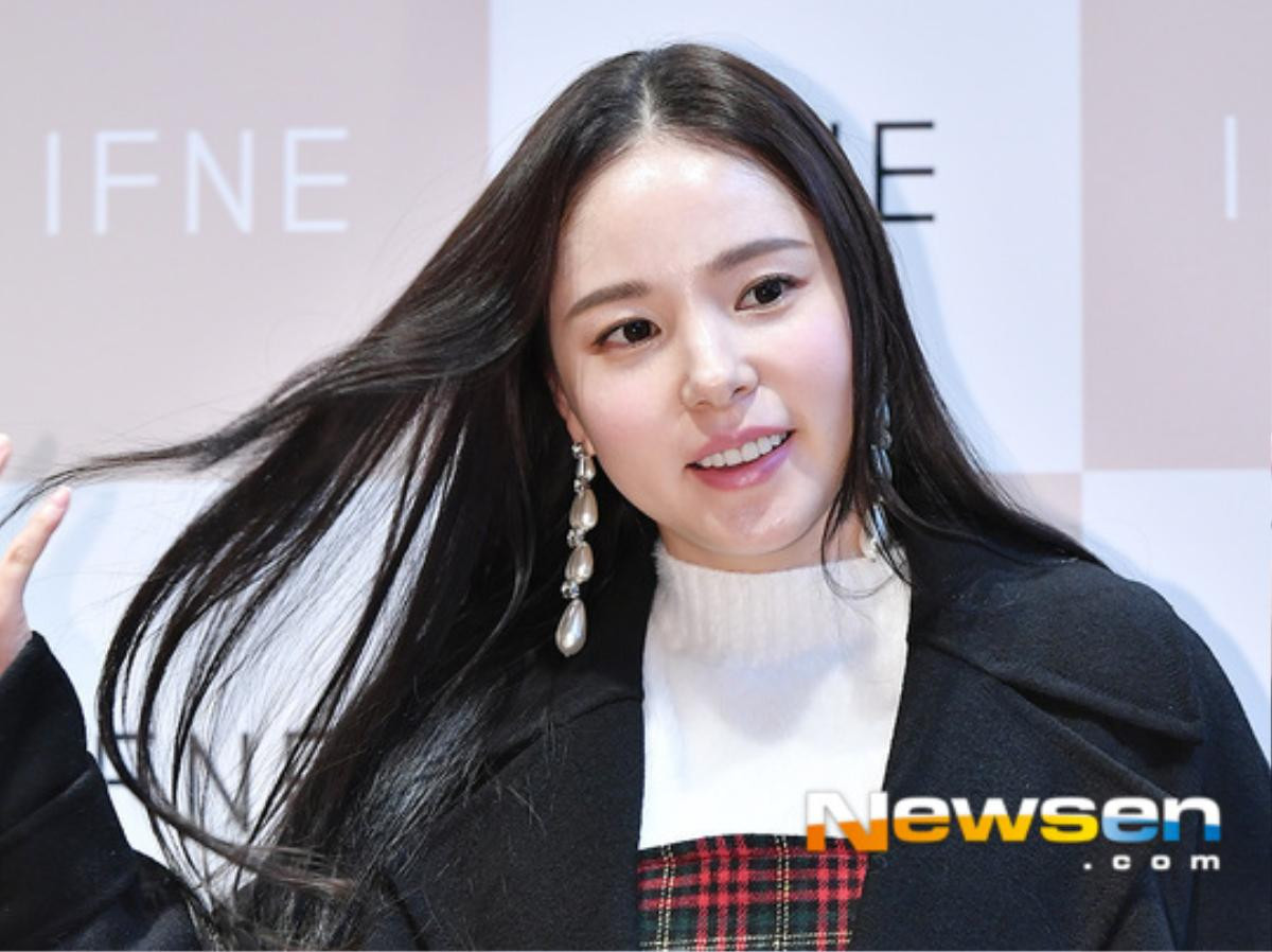 Park Min Young đẹp tựa thiên thần, vợ Taeyang - Min Hyo Rin 'phát tướng' bị nghi mang thai Ảnh 21