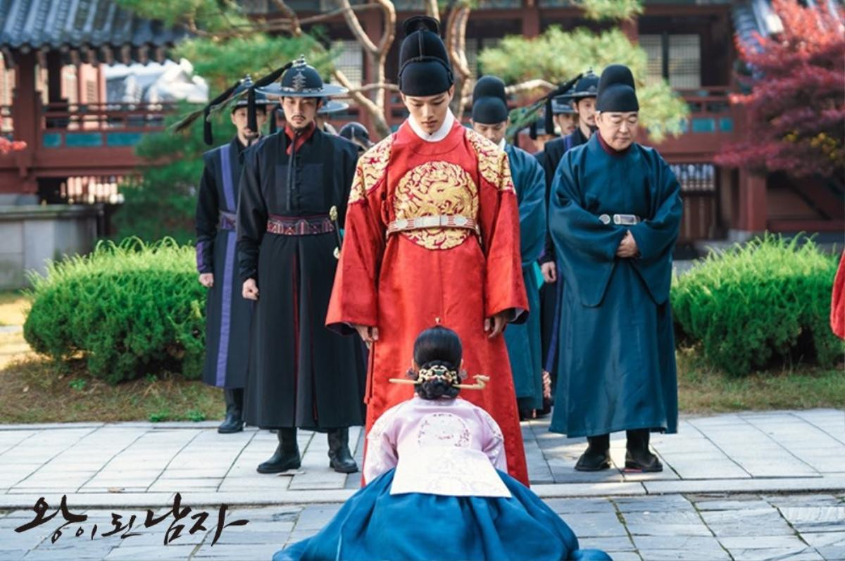 'The Crowned Clown': Tình cảm vợ chồng của Yeo Jin Goo và Lee Se Young đổ vỡ Ảnh 1