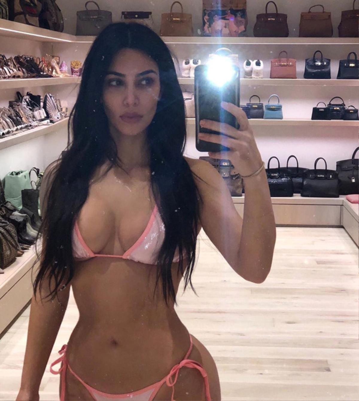 Kim Kardashian đăng ảnh tự sướng rực lửa nhưng thực chất là khoe điều này Ảnh 1