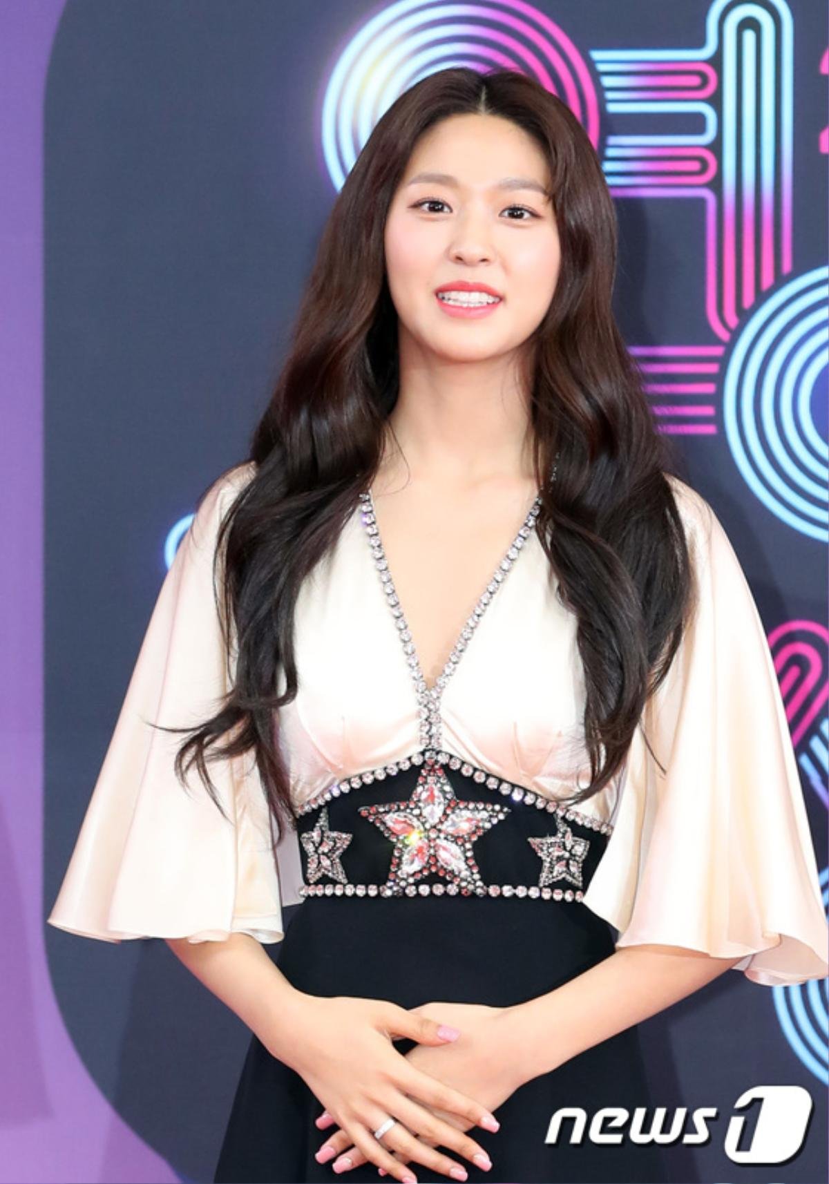 Thảm đỏ náo nhiệt của 'KBS Entertainment Awards 2018': Seolhyun khoác tay Yoon Shi Yoon Ảnh 23