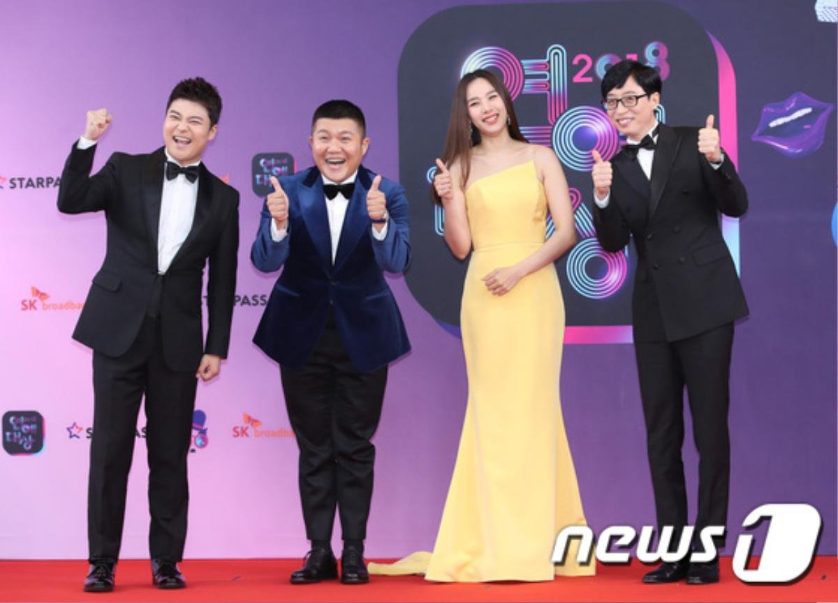 Thảm đỏ náo nhiệt của 'KBS Entertainment Awards 2018': Seolhyun khoác tay Yoon Shi Yoon Ảnh 12