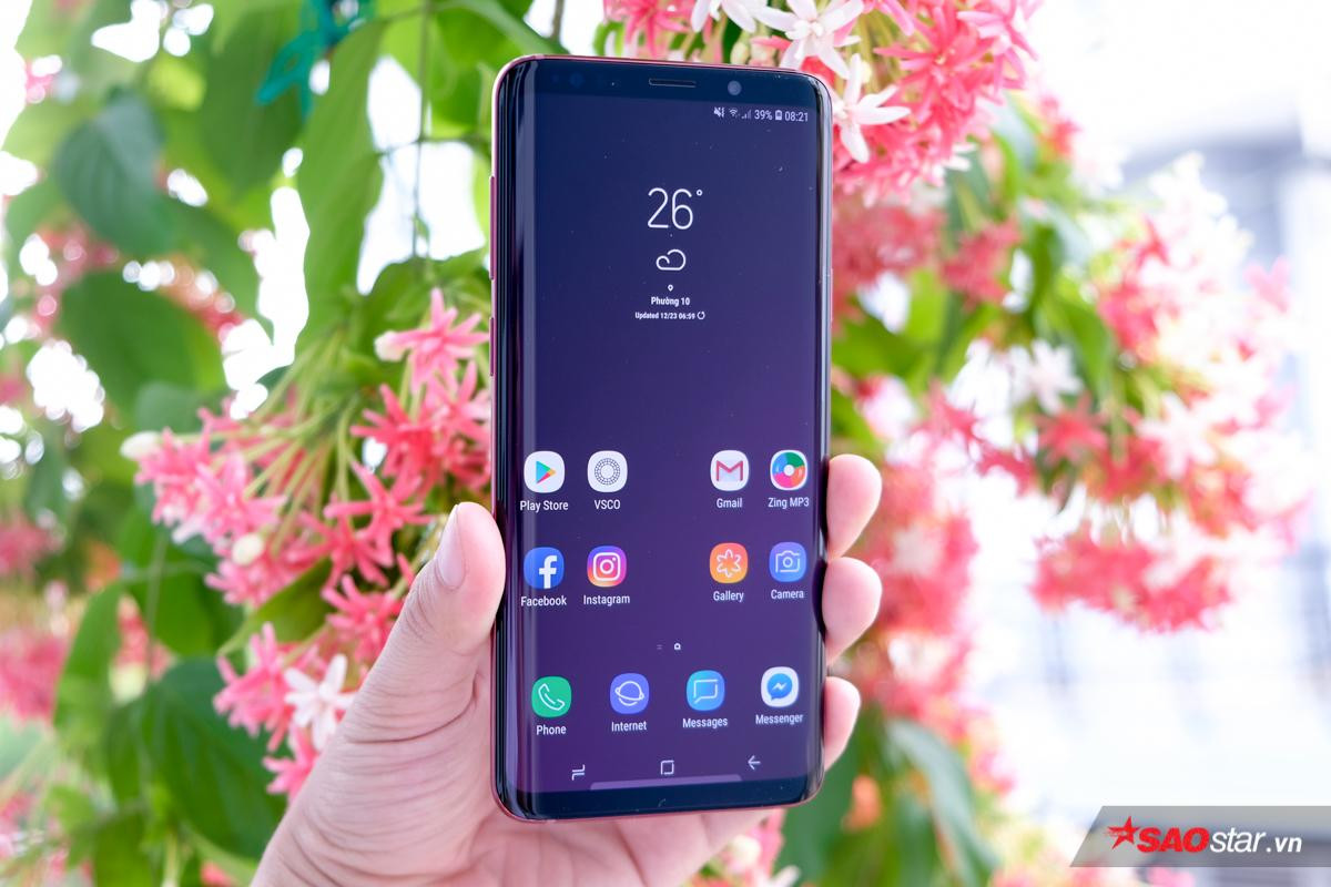 Trên tay nhanh Samsung Galaxy S9+ phiên bản vang đỏ vừa lên kệ tại Việt Nam Ảnh 2