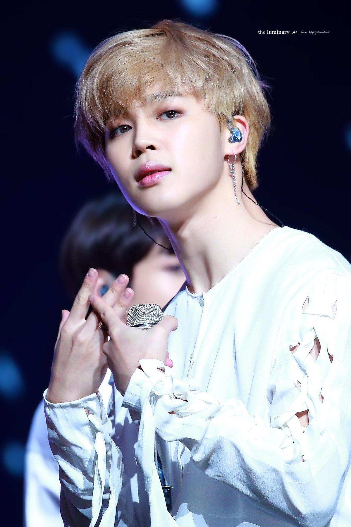 Thanh xuân gọi tên Jimin (BTS) - Chàng trai bạn vẫn luôn yêu ngay cả khi bước lên bục lễ đường Ảnh 1