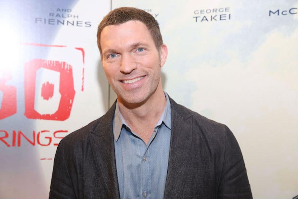 Đạo diễn 'Bumblebee' Travis Knight, người thay đổi thương hiệu Transformers là ai? Ảnh 1