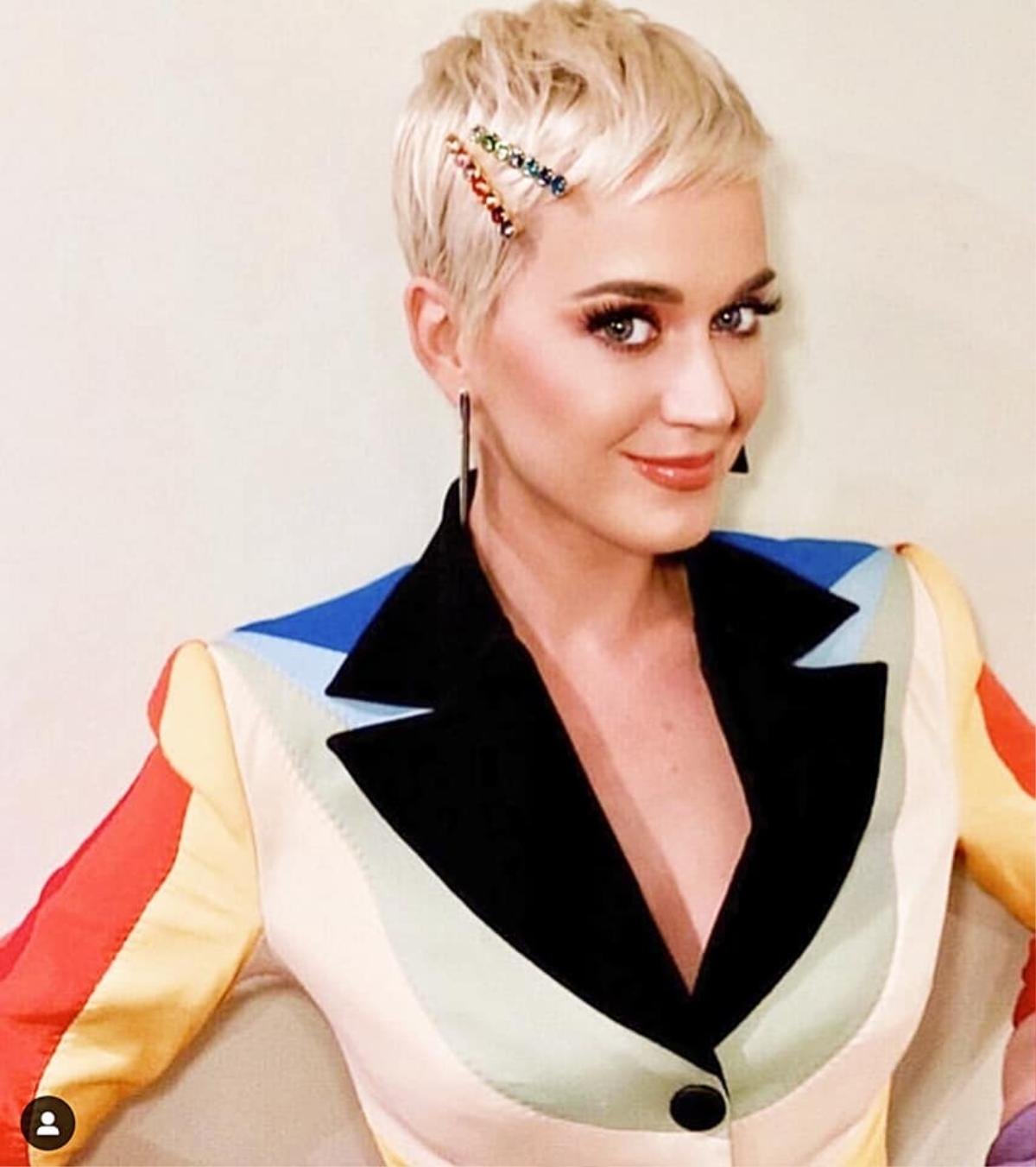 Katy Perry chơi nổi với bộ vest cầu vồng của NTK Nguyễn Công Trí khiến cộng đồng LGBT muốn 'bùng nổ' Ảnh 5