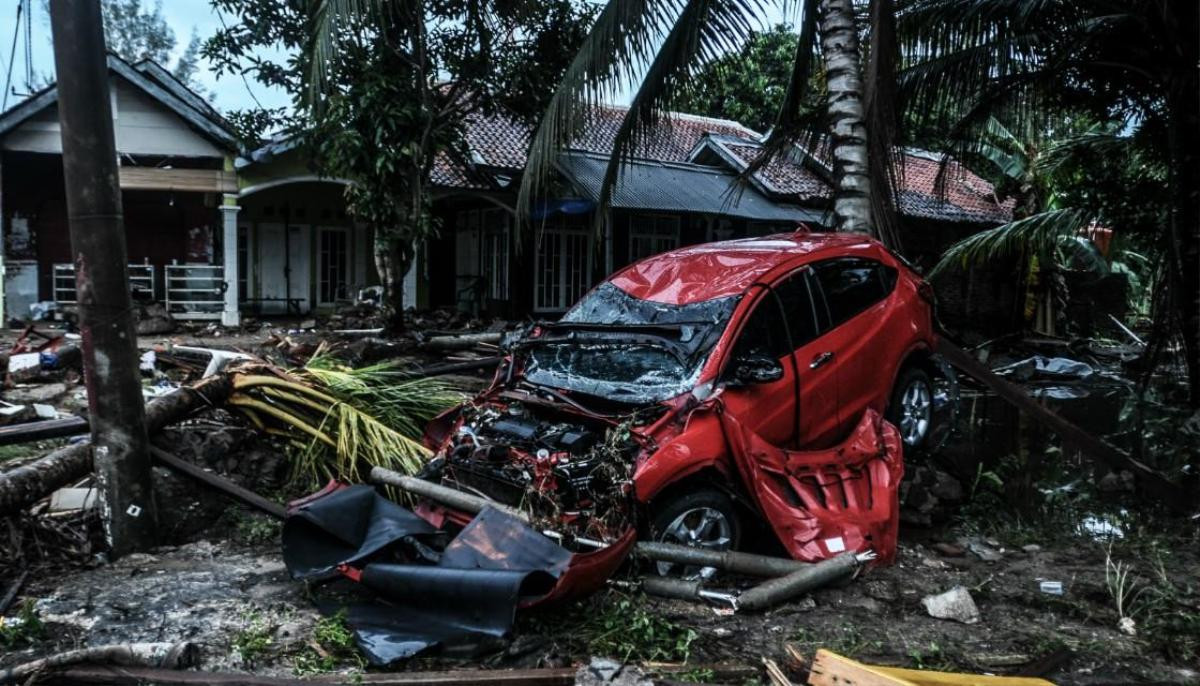 Những hình ảnh 'xé lòng' trong thảm họa sóng thần Indonesia khiến gần 300 người chết Ảnh 3