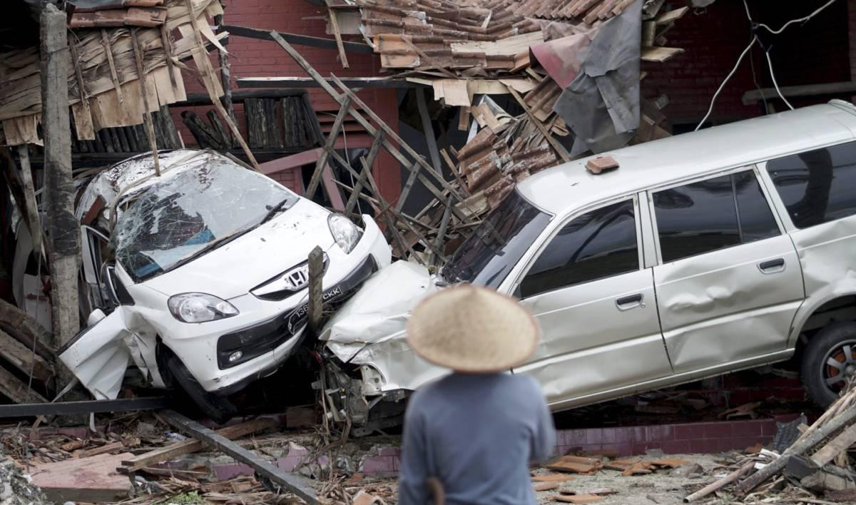 Những hình ảnh 'xé lòng' trong thảm họa sóng thần Indonesia khiến gần 300 người chết Ảnh 7