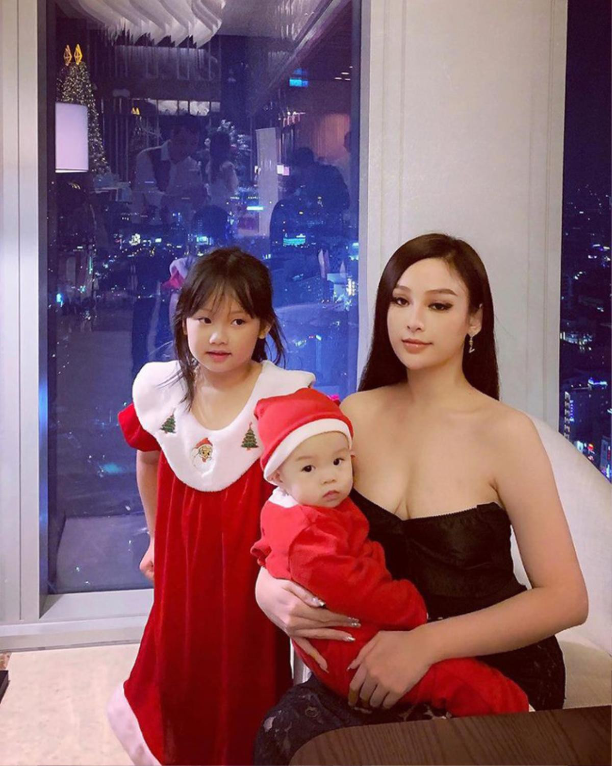 Hội hot mom đón Giáng sinh: Trang Lou hội ngộ nhóm mẹ bỉm sữa, Huyền Baby khoe nhan sắc nuột nà nóng bỏng Ảnh 8