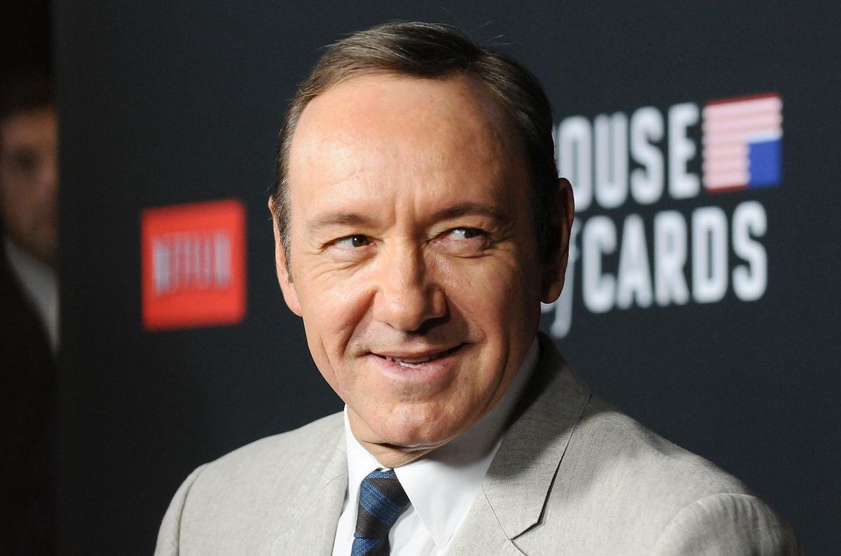 Trong lúc chờ phán quyết tội danh tấn công tình dục, Kevin Spacey bất ngờ đăng video gây hoang mang và tranh cãi Ảnh 1