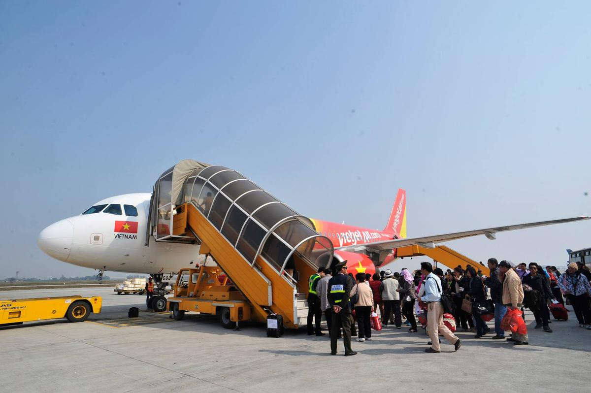 Đình chỉ tổ bay sau sự cố máy bay Vietjet đáp nhầm đường băng chưa đưa vào khai thác ở Cam Ranh Ảnh 1