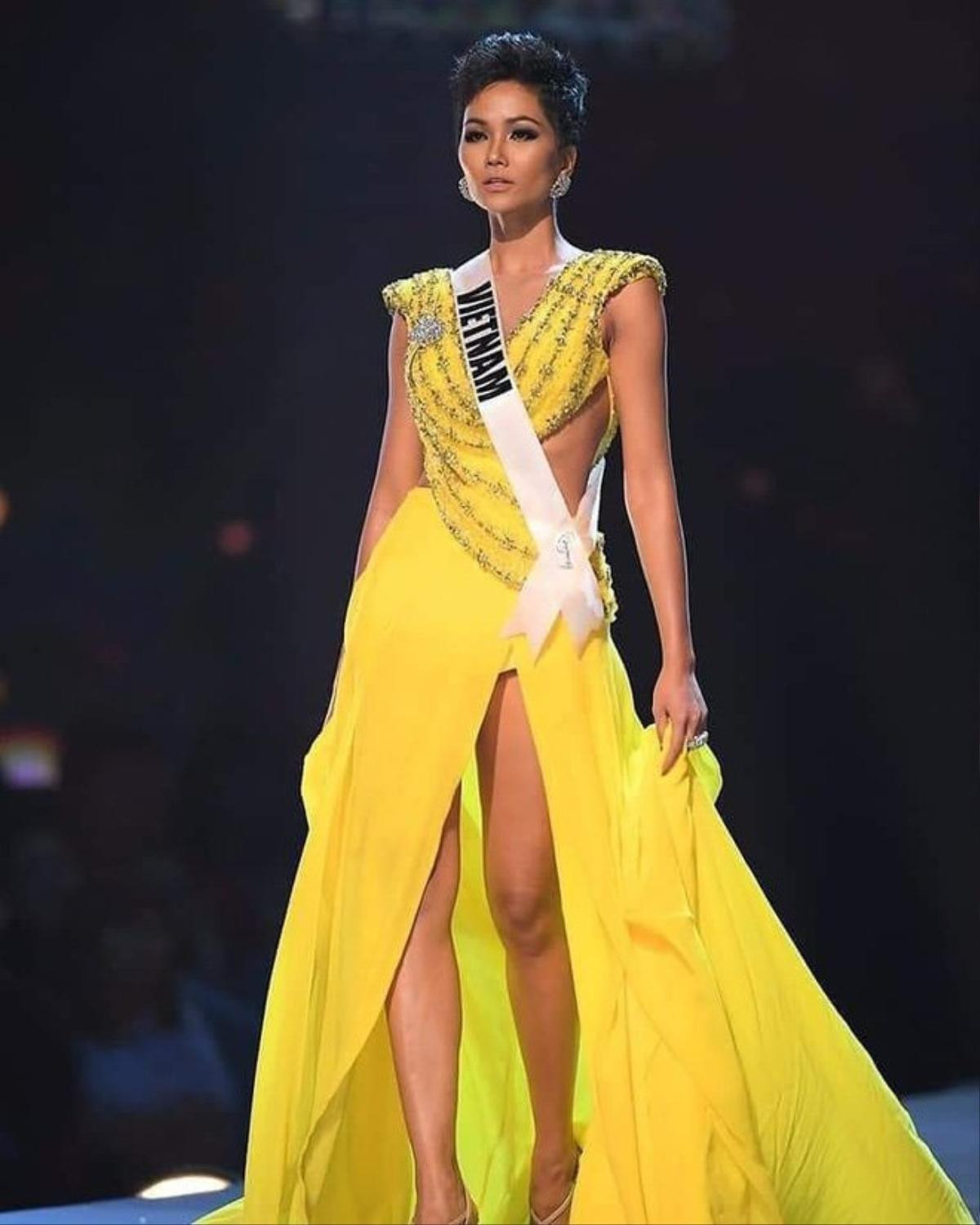 H'Hen Niê lần đầu tái hiện màn xoay váy 'huyền thoại' tại Miss Universe 2018 khiến fan 'dậy sóng' Ảnh 4