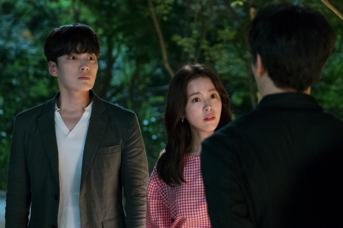 'Encounter': Jang Seung Jo - anh chồng năm ấy theo đuổi Song Hye Kyo và Han Ji Min của 'Người vợ thân quen' Ảnh 15