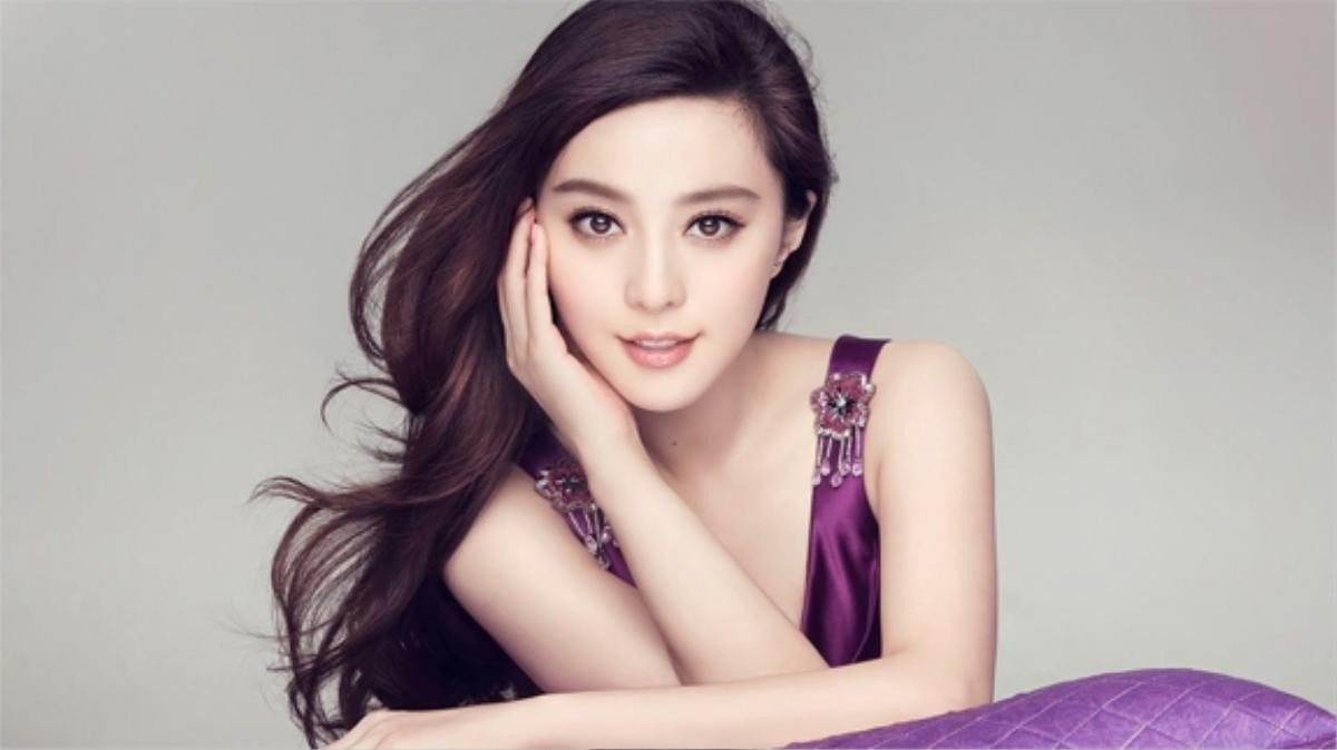 Angelababy bị ném đá vì để trợ lý cúi xuống thay tất, thay giày - Những ngôi sao khác đối xử với nhân viên ra sao? Ảnh 10