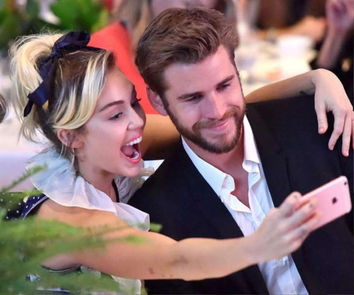 Vũ điệu thoát ế cực hài hước của Miley Cyrus khi được người yêu 'hốt' sau hơn 10 năm yêu nhau Ảnh 4