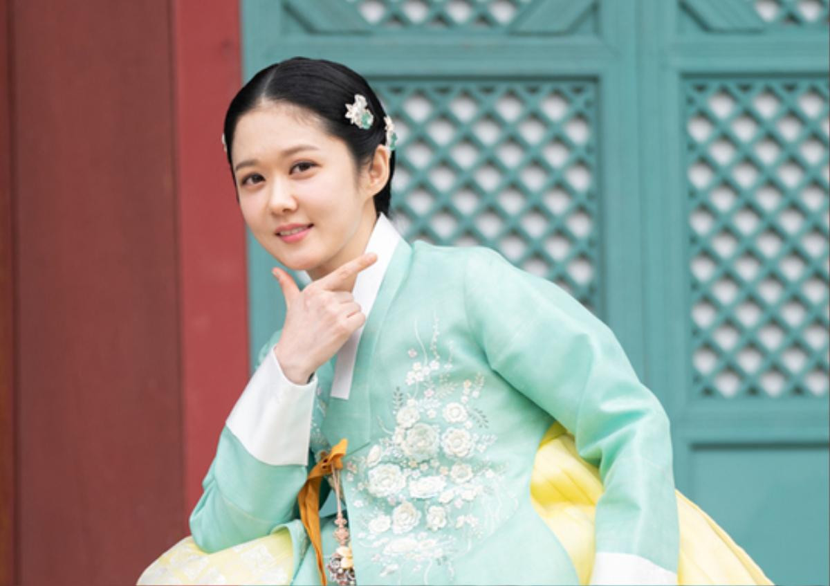 'Ma cà rồng' Jang Nara đáng yêu như gái 18 tại hậu trường 'Hoàng hậu cuối cùng' Ảnh 13