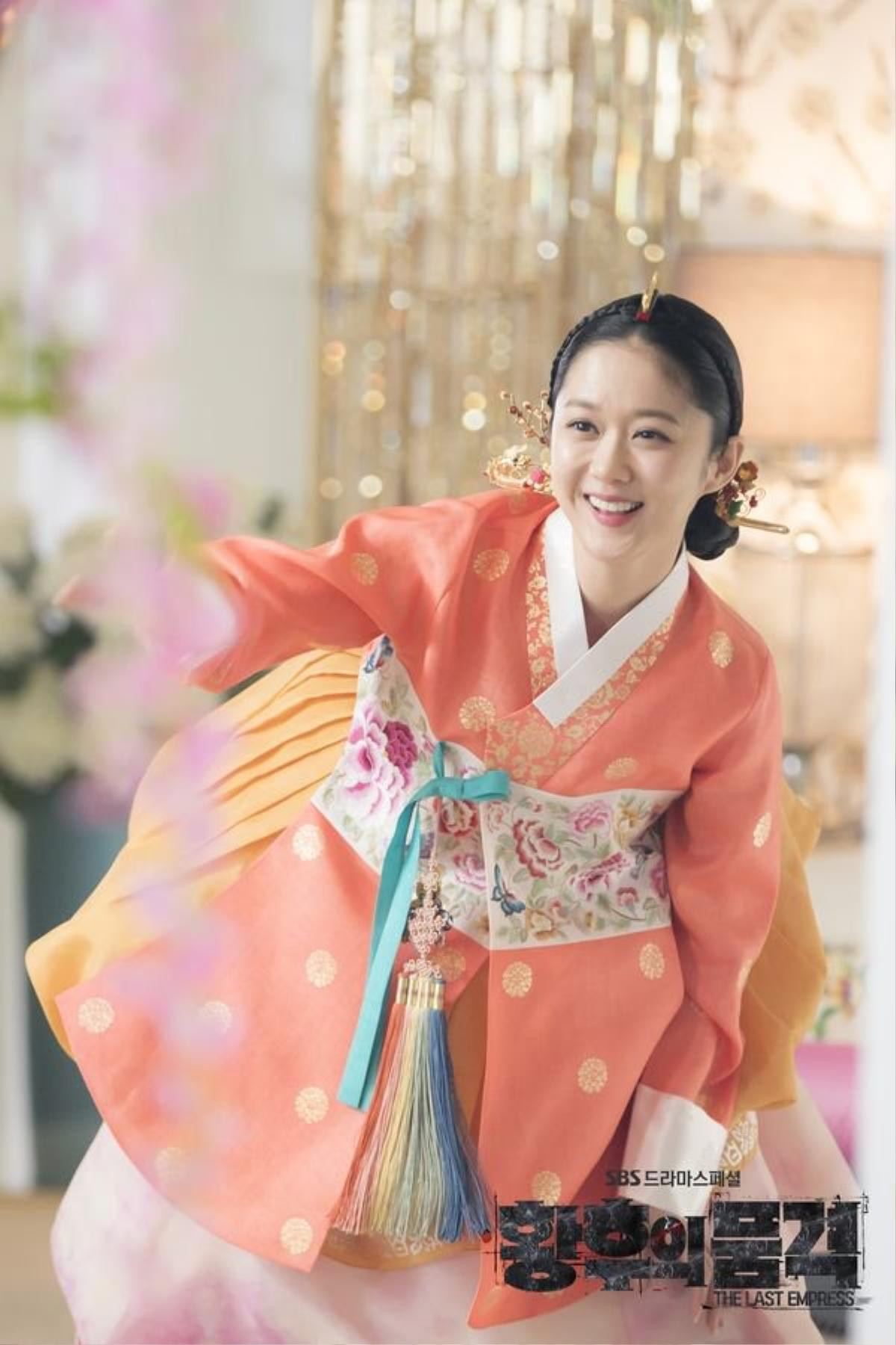 'Ma cà rồng' Jang Nara đáng yêu như gái 18 tại hậu trường 'Hoàng hậu cuối cùng' Ảnh 4