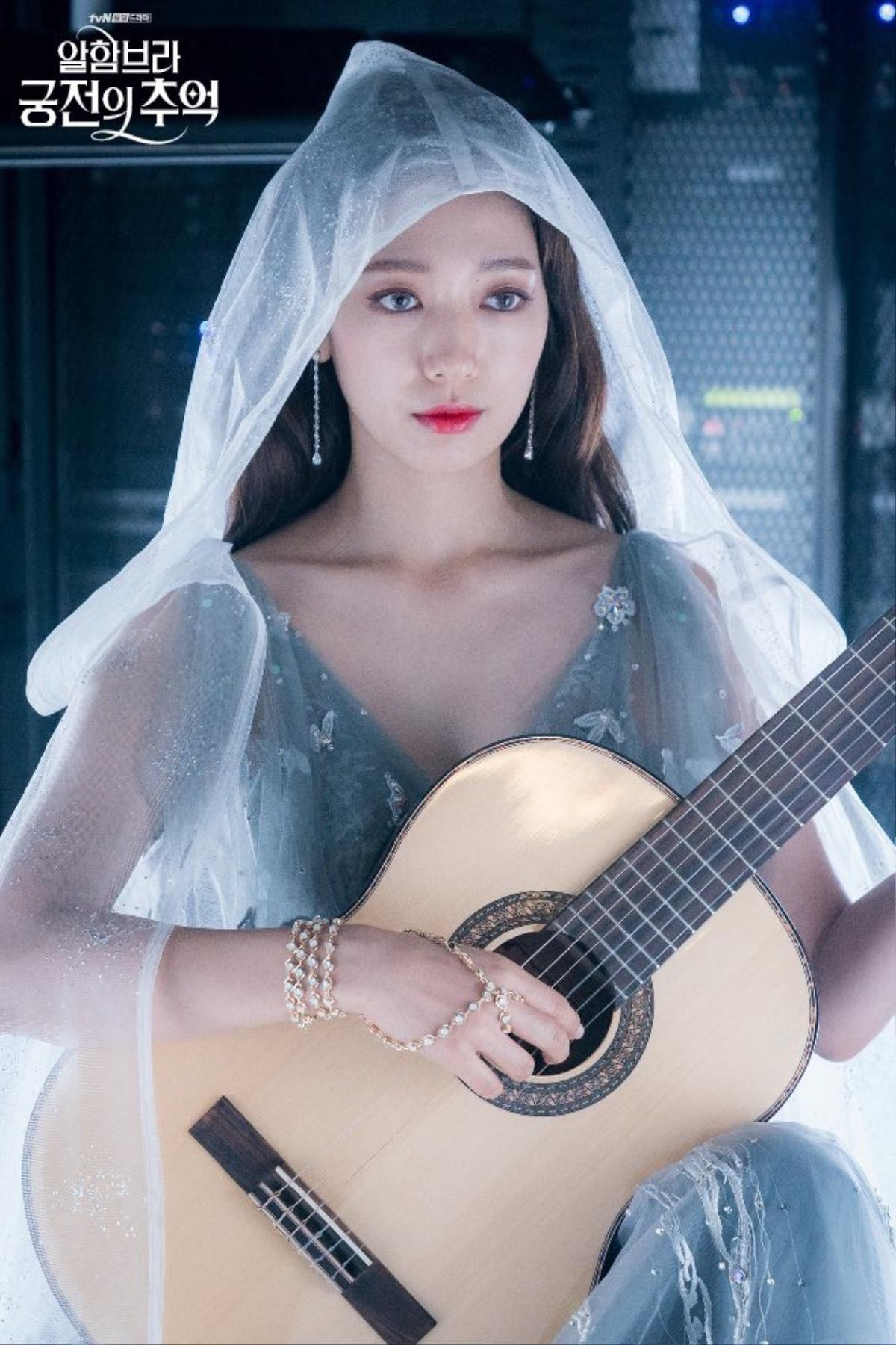 Park Shin Hye 'hớp hồn' người xem với nhân vật Emma bí ẩn trong 'Memories of the Alhambra' Ảnh 14