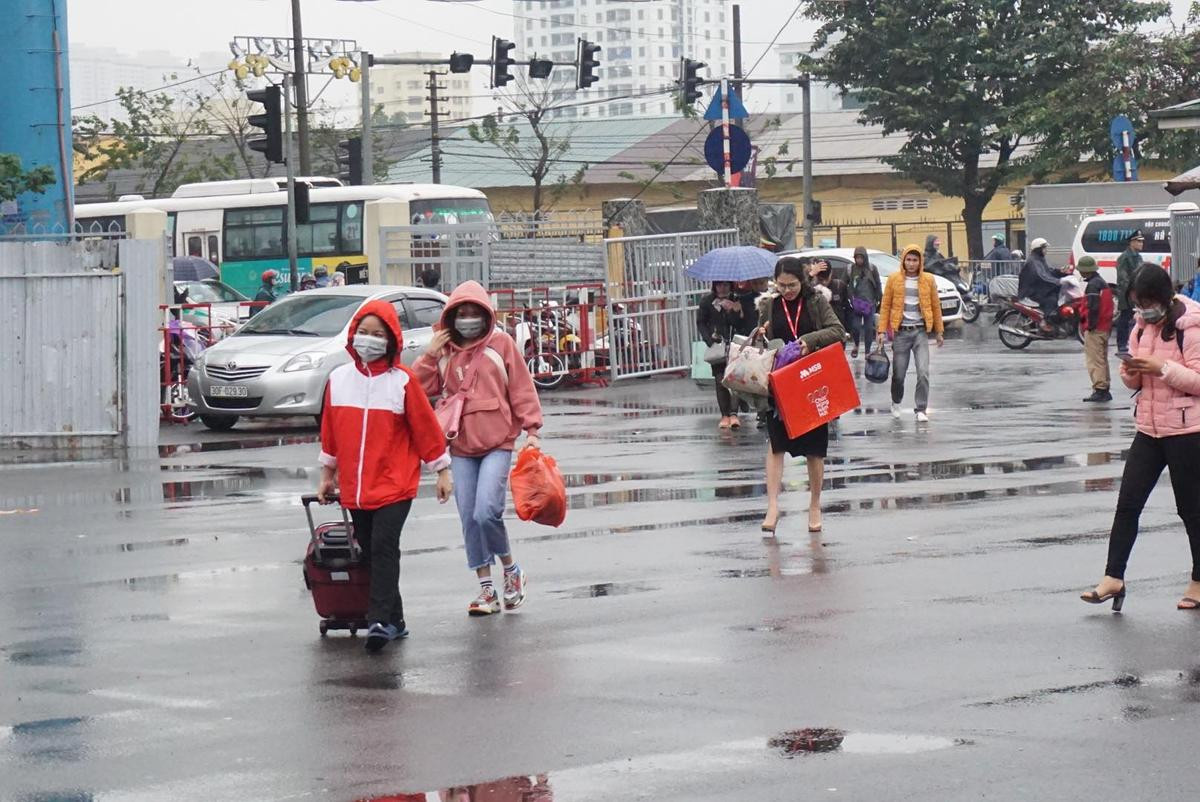 Tắc đường toàn tập trong ngày làm việc cuối cùng của năm, mọi người tranh thủ 'rời đô' nghỉ Tết Dương lịch Ảnh 18