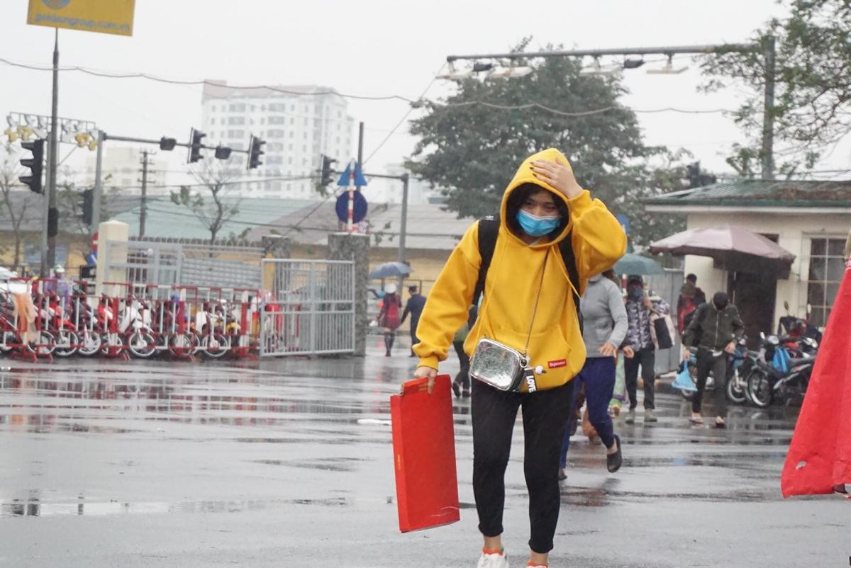 Tắc đường toàn tập trong ngày làm việc cuối cùng của năm, mọi người tranh thủ 'rời đô' nghỉ Tết Dương lịch Ảnh 19