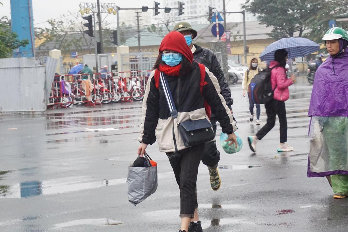 Tắc đường toàn tập trong ngày làm việc cuối cùng của năm, mọi người tranh thủ 'rời đô' nghỉ Tết Dương lịch Ảnh 21