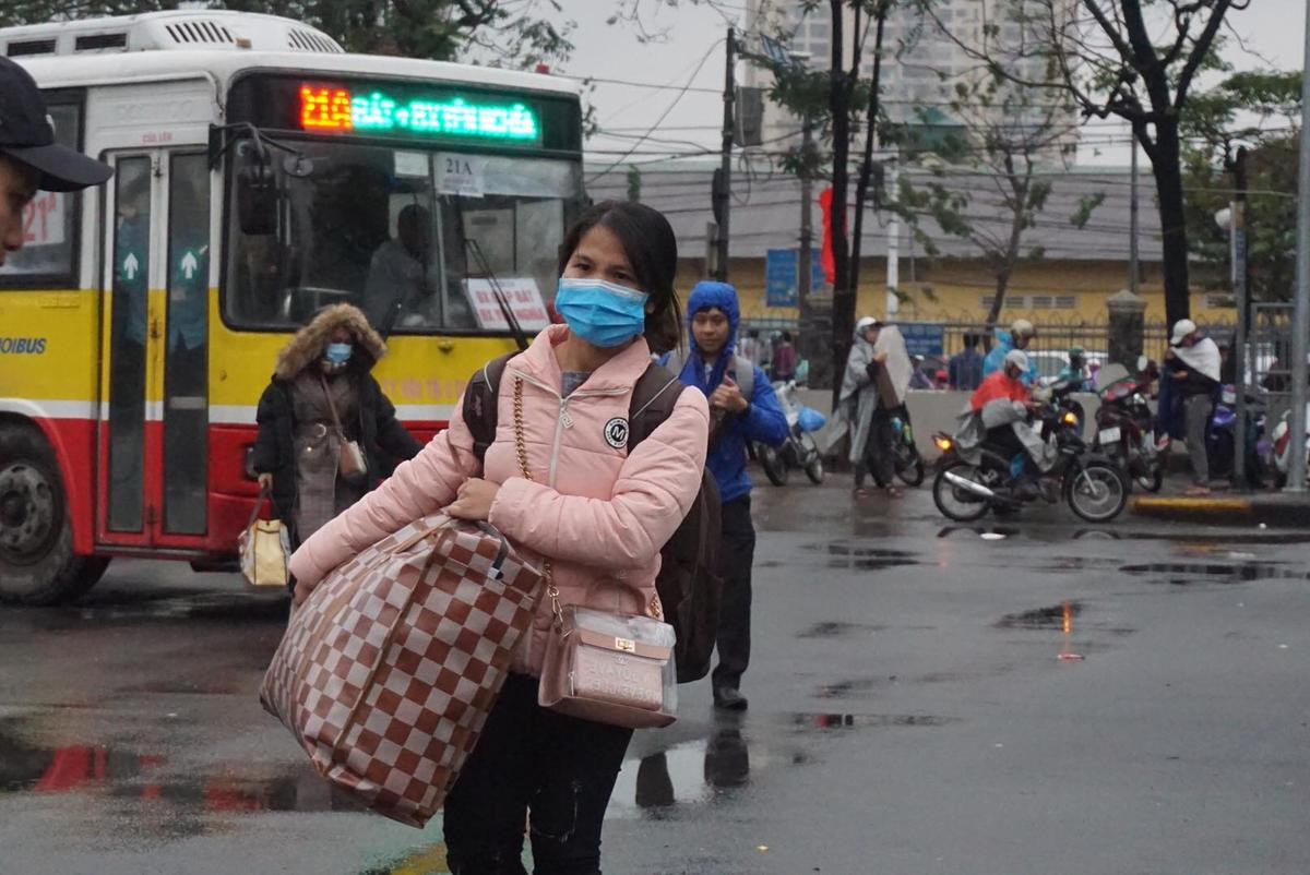 Tắc đường toàn tập trong ngày làm việc cuối cùng của năm, mọi người tranh thủ 'rời đô' nghỉ Tết Dương lịch Ảnh 22