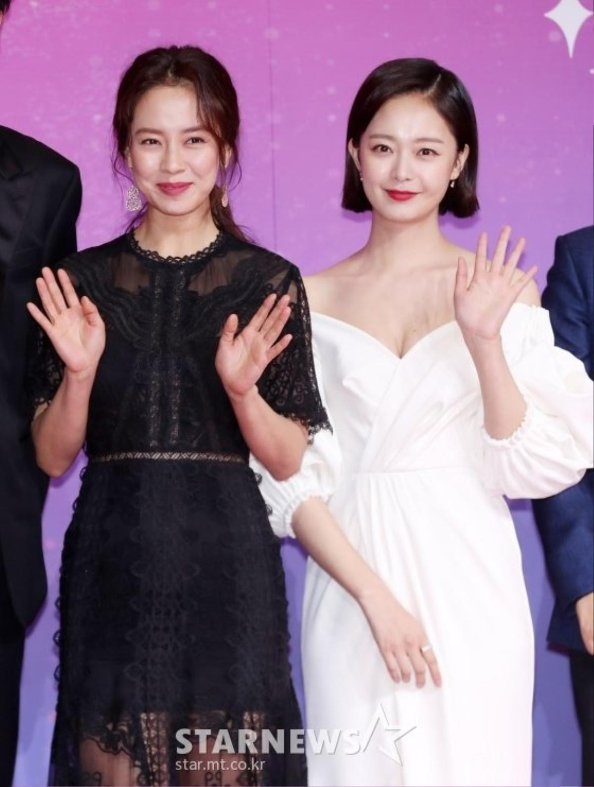 Thảm đỏ 'SBS Entertainment Awards 2018': Song Ji Hyo giản dị, Jeon So Mi - Jeon Hye Bin chiếm 'spotlight' khoe vòng một Ảnh 19