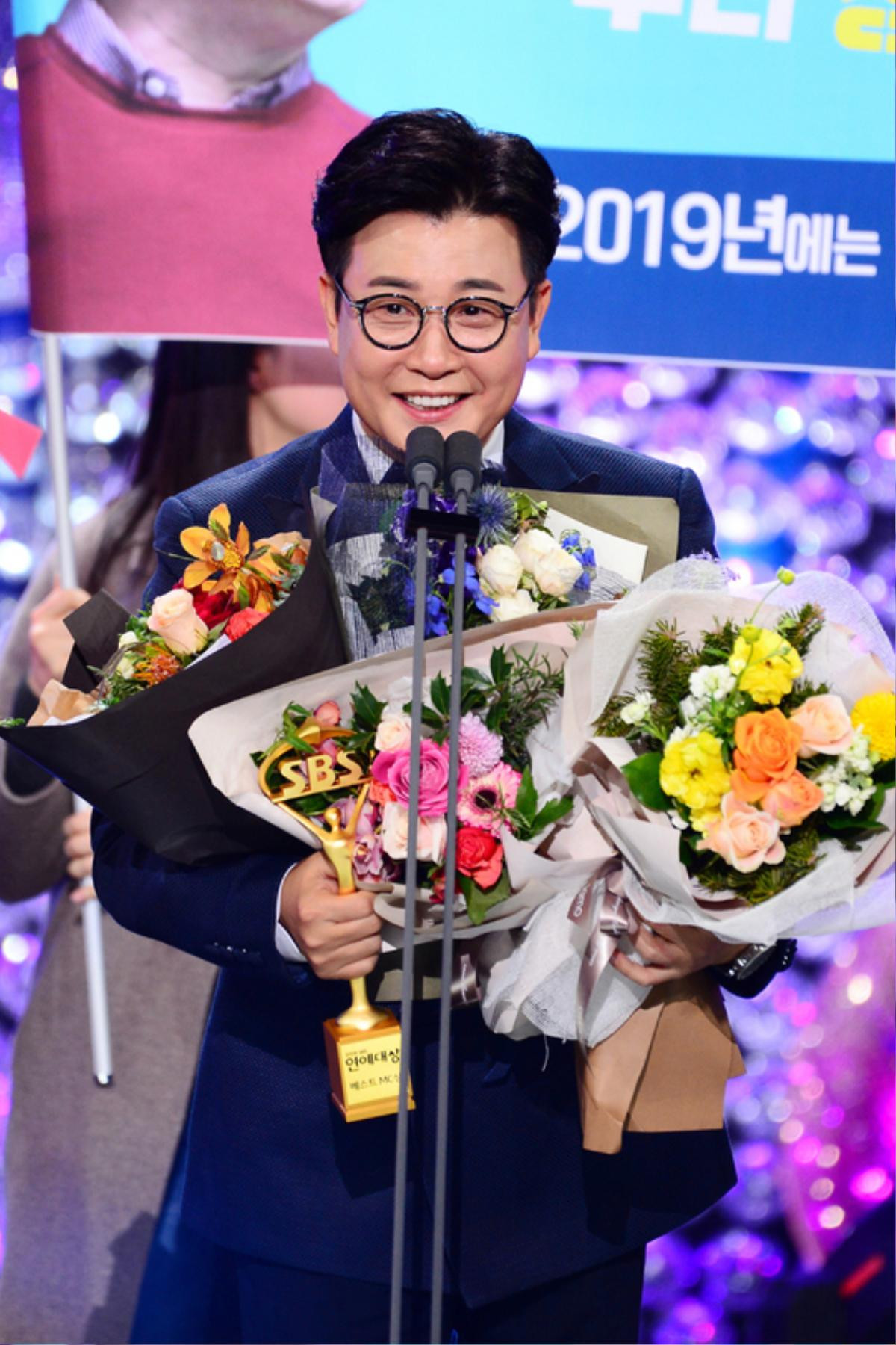 Người thắng 'SBS Entertainment Awards 2018': Vượt Yoo Jae Suk, Lee Seung Gi - nghệ sĩ trẻ tuổi nhất lịch sử nhận Daesang Ảnh 17