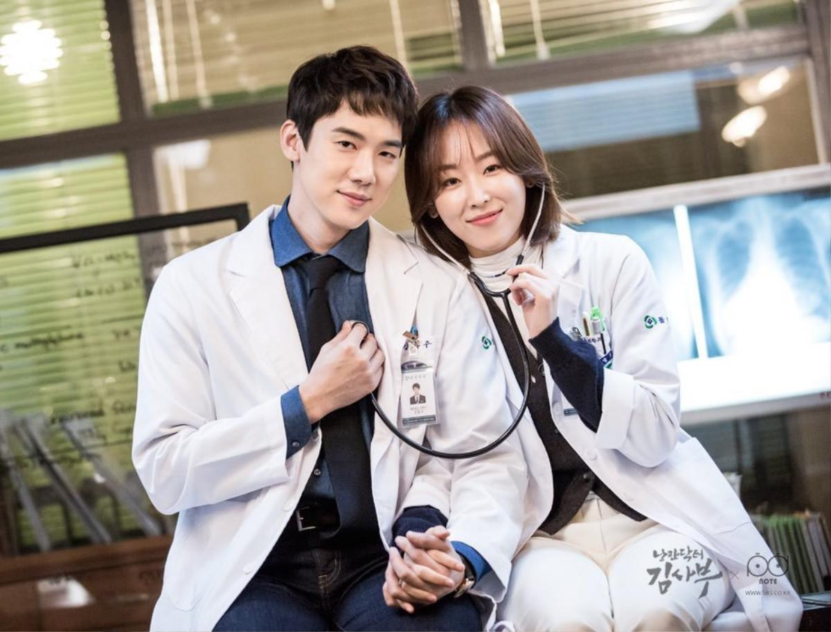 Mặc thời tiết lạnh, Seo Hyun Jin vẫn đến xem buổi biểu diễn của Yoon Yeon Seok Ảnh 3