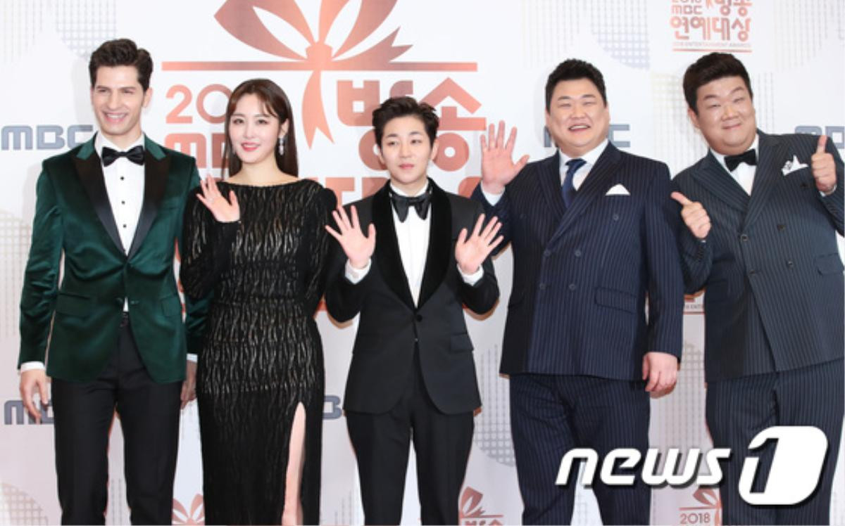 Kim So Hyun, Kang Daniel, Yuri cùng Seungri đổ bộ thảm đỏ 'MBC Entertainment Awards 2018' Ảnh 58