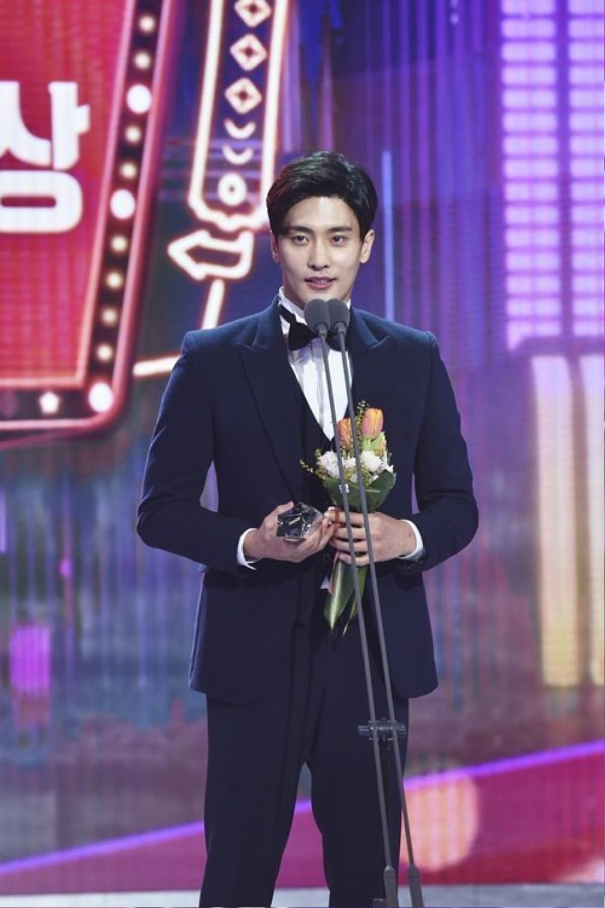 Người thắng 'MBC Entertainment Awards 2018': Lee Young Ja - nghệ sĩ nữ đầu tiên thắng 2 giải Daesang Ảnh 8