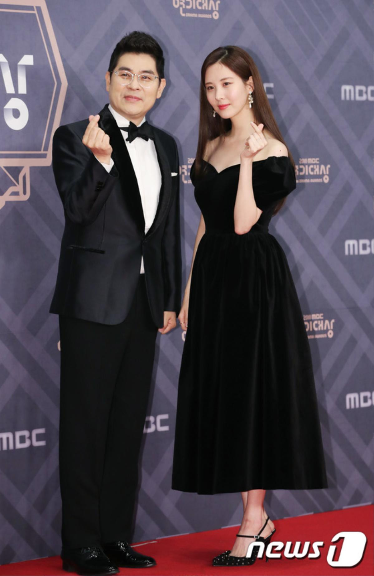 Thảm đỏ 'MBC Drama Awards 2018': Seohyun khoe sắc cùng 'ác nữ' Lee Yoo Ri, Moon Ga Young Ảnh 2