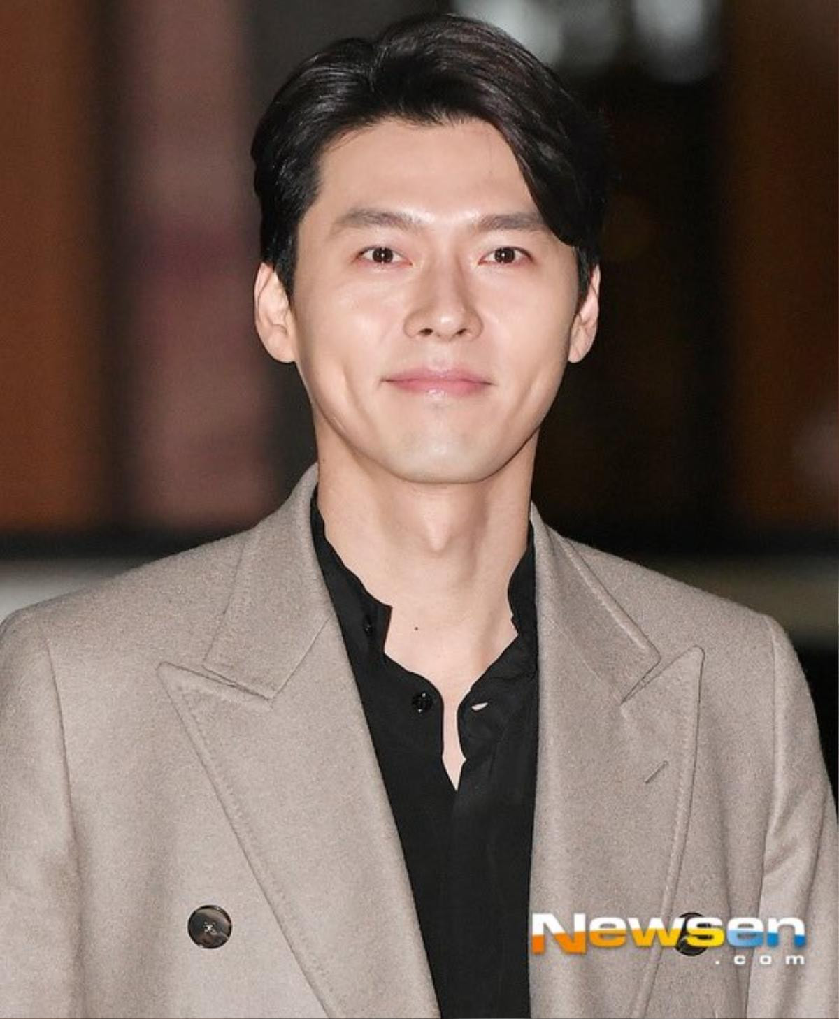 Hyun Bin và Park Shin Hye nở nụ cười 'tỏa nắng' trong trời đông giá rét, cùng dàn diễn viên 'Memories Of The Alhambra' tham gia tiệc mừng công Ảnh 1