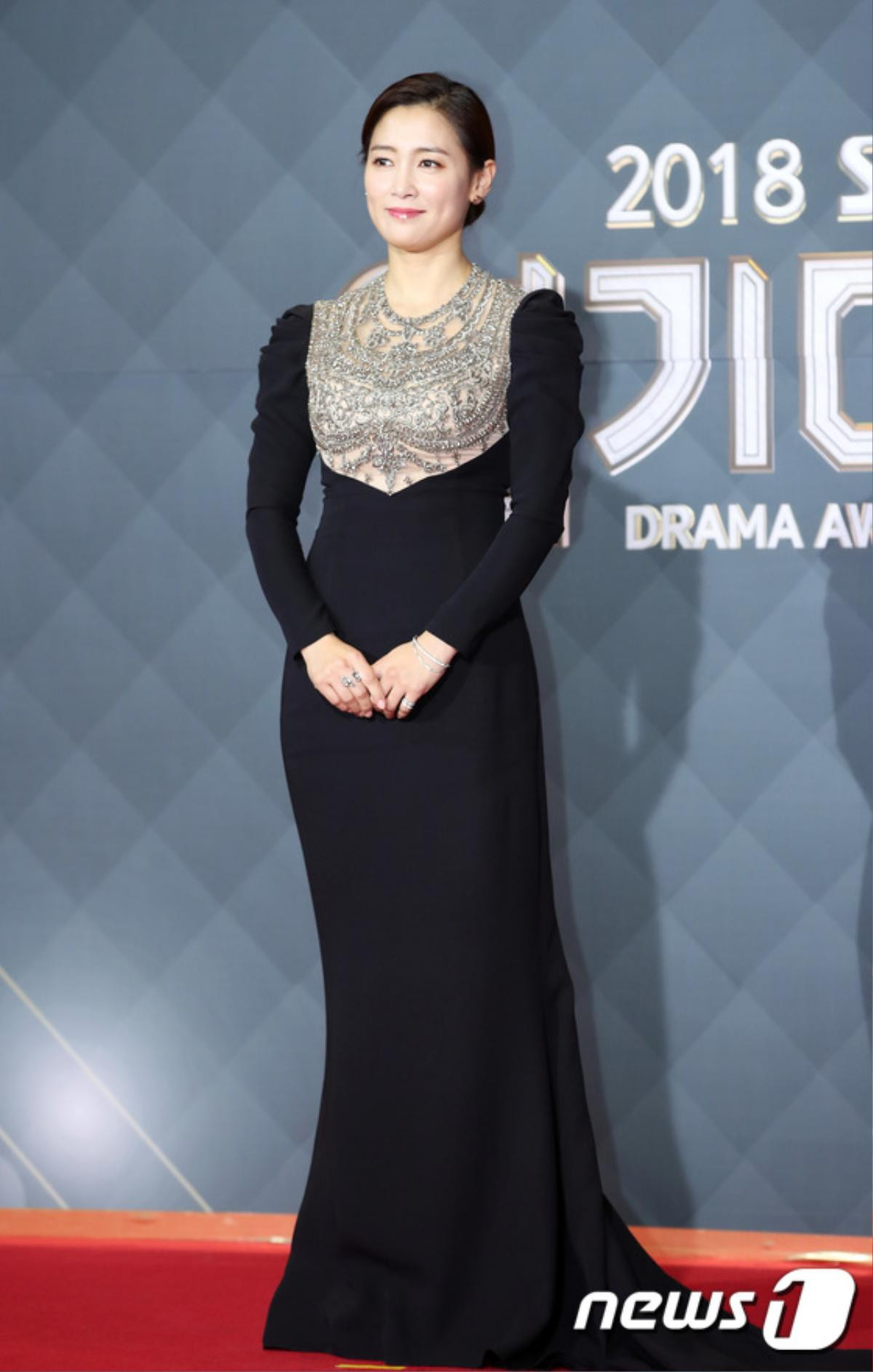 Jang Nara trẻ đẹp, Yoon Si Yoon - Yang Se Jong và loạt sao hạng A đổ bộ thảm đỏ 'SBS Drama Awards 2018' Ảnh 26