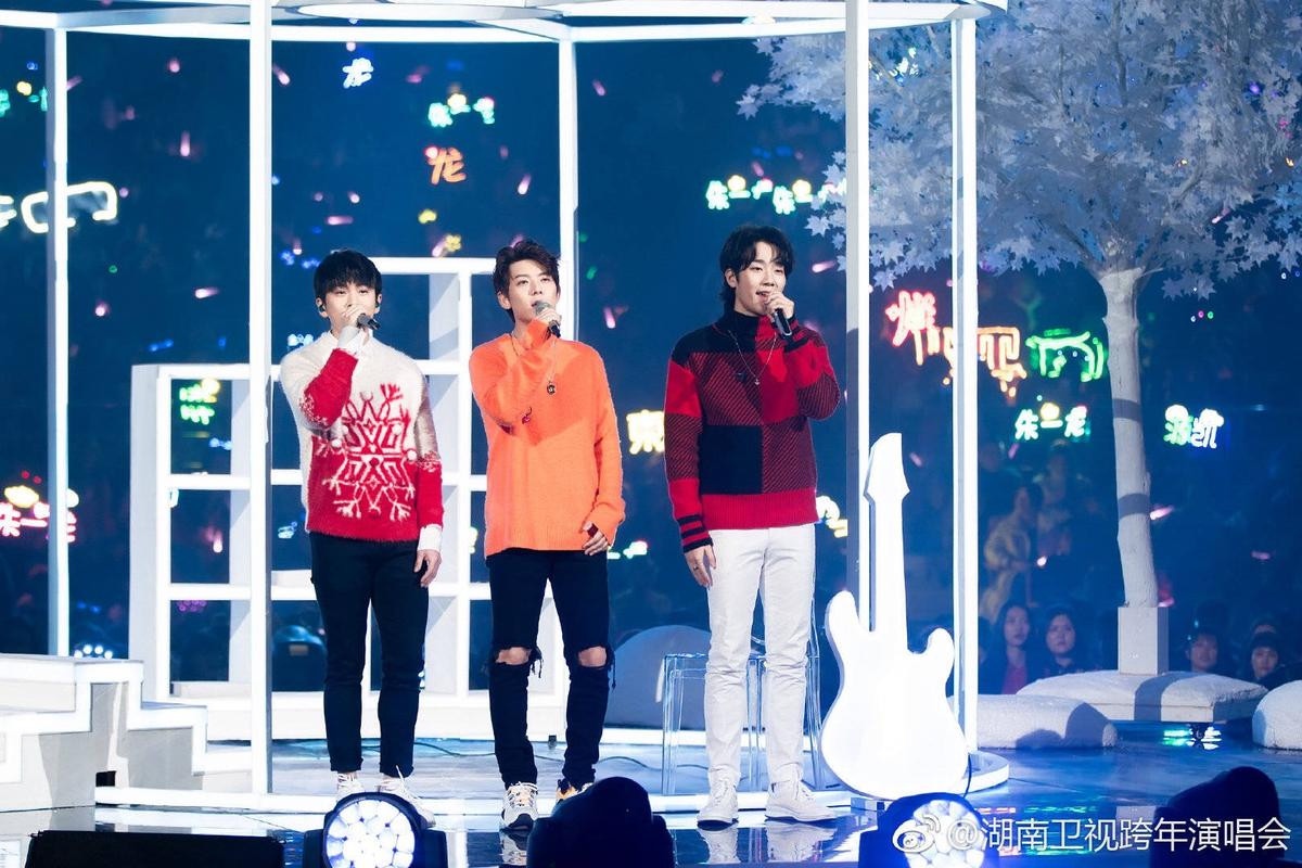 TFBOYS cùng Dương Tử, Tần Lam tỏa sáng trên sân khấu 'Đêm hội Hồ Nam 2019' Ảnh 45