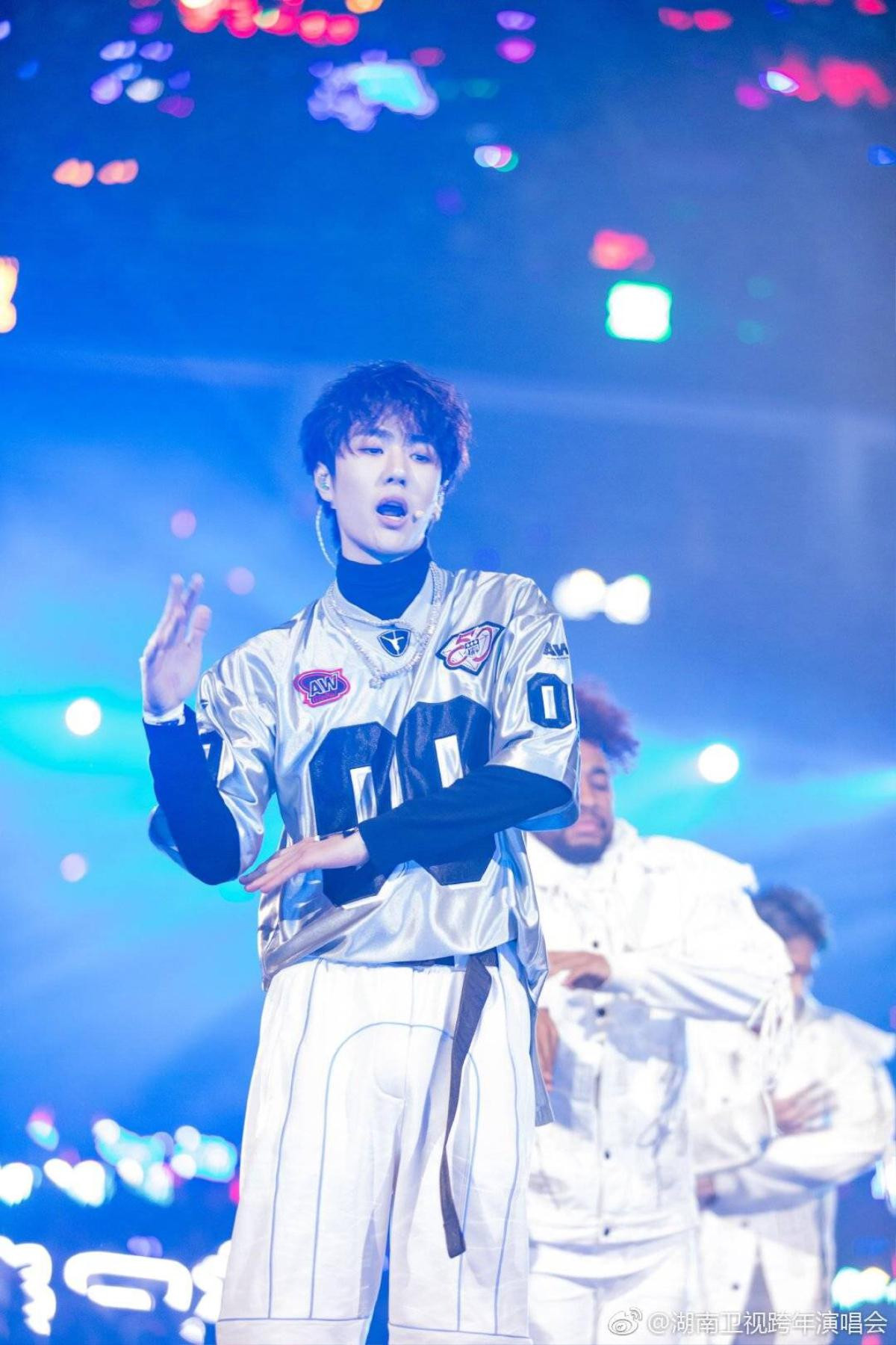 TFBOYS cùng Dương Tử, Tần Lam tỏa sáng trên sân khấu 'Đêm hội Hồ Nam 2019' Ảnh 43