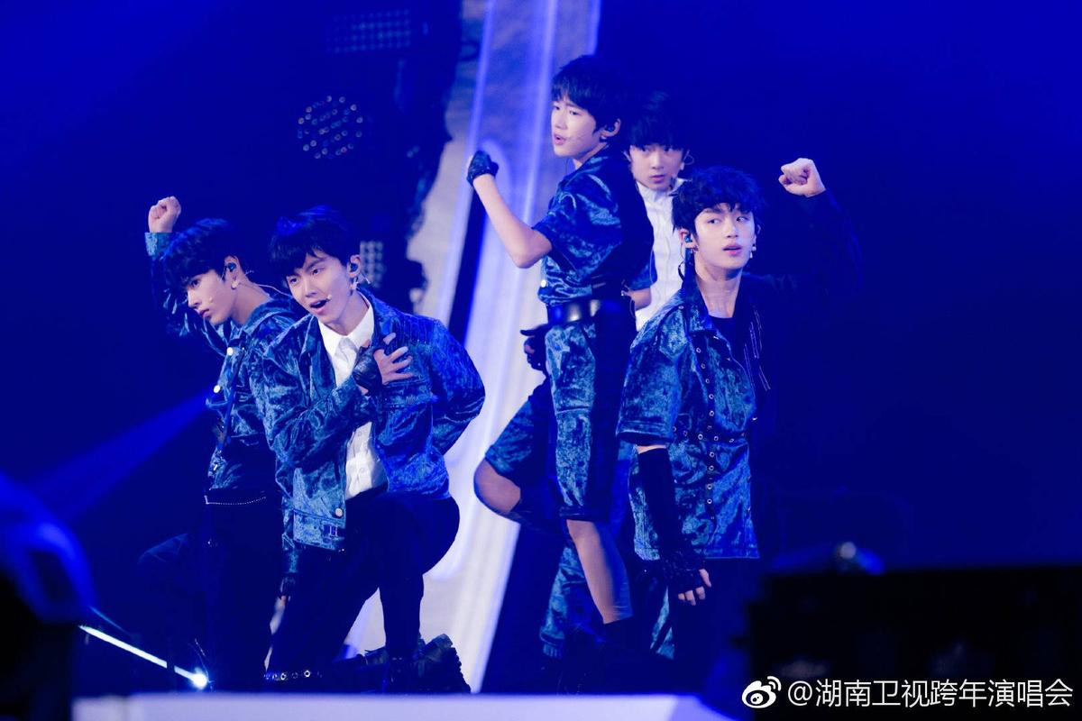 TFBOYS cùng Dương Tử, Tần Lam tỏa sáng trên sân khấu 'Đêm hội Hồ Nam 2019' Ảnh 51