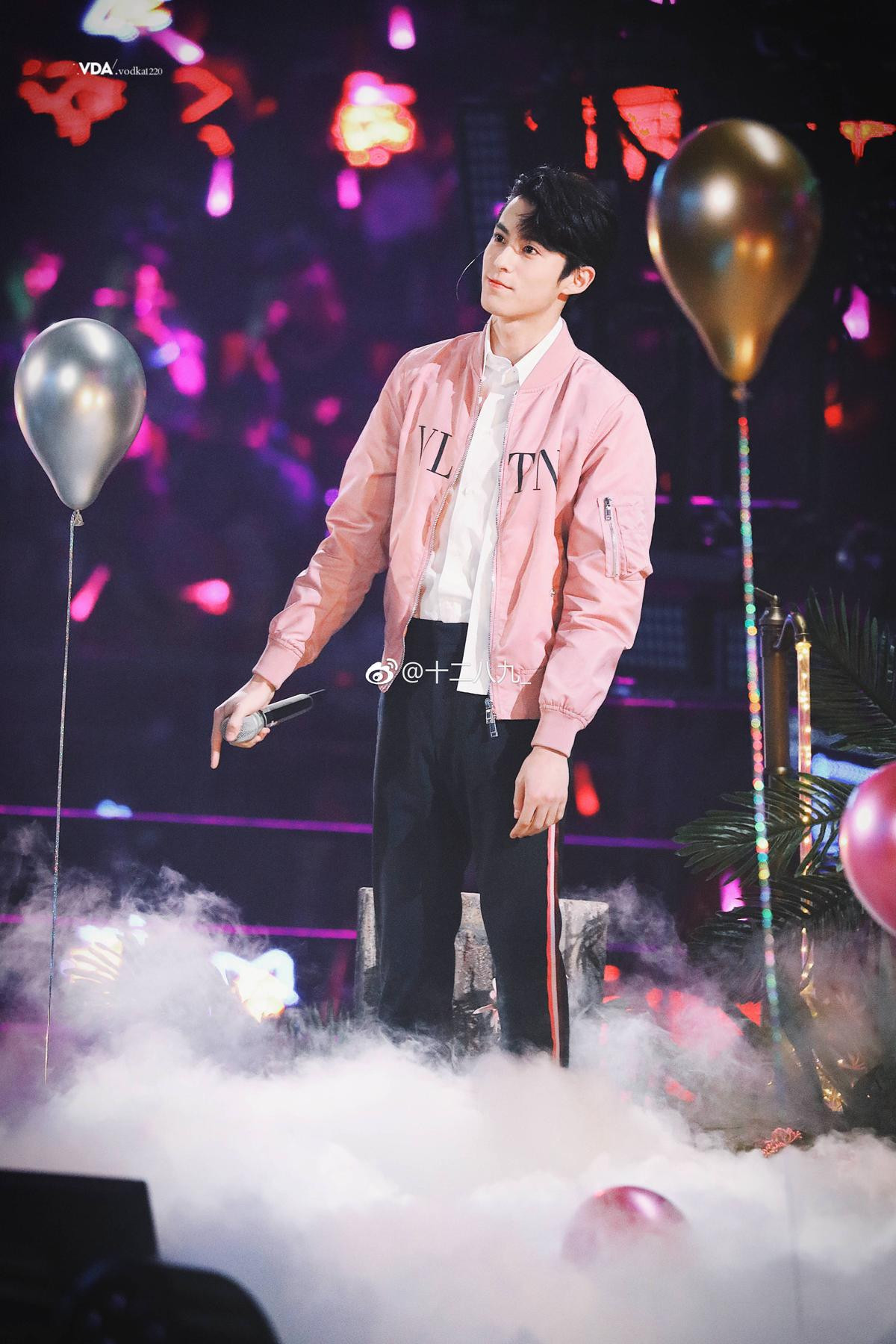 TFBOYS cùng Dương Tử, Tần Lam tỏa sáng trên sân khấu 'Đêm hội Hồ Nam 2019' Ảnh 38