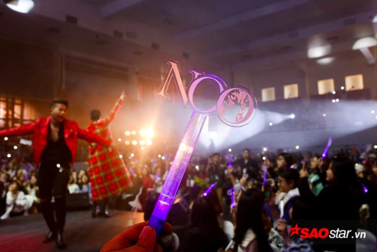 Cảm ơn các anh chị đã đồng lòng chọn 'bé' lightstick nhà Noo Phước Thịnh 'đáng yêu nhất tháng 12'! Ảnh 4