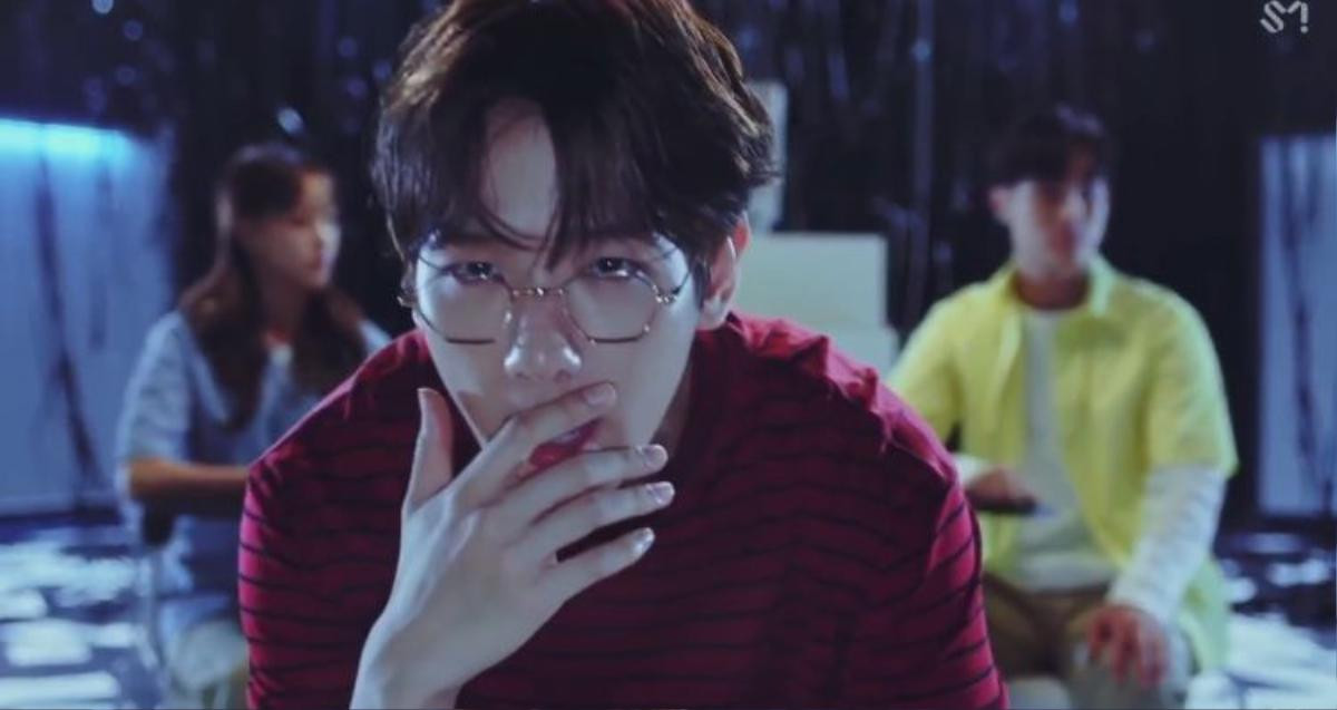 Không hổ danh tiên tử, chỉ đeo khuyên tai thôi Baekhyun (EXO) cũng làm fan mê mệt Ảnh 4