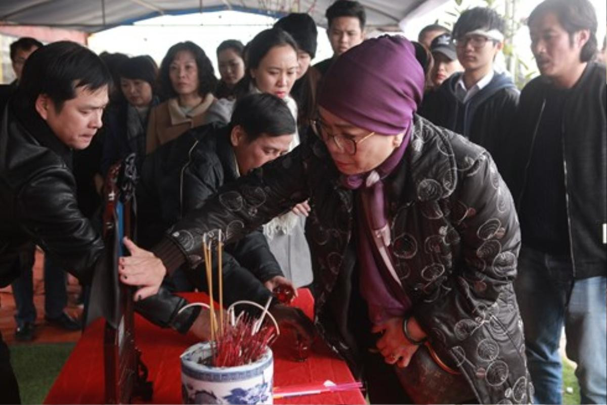 Bùi ngùi tiễn đưa NSND Anh Tú về nơi an nghỉ cuối cùng tại đất mẹ Hòa Bình Ảnh 10